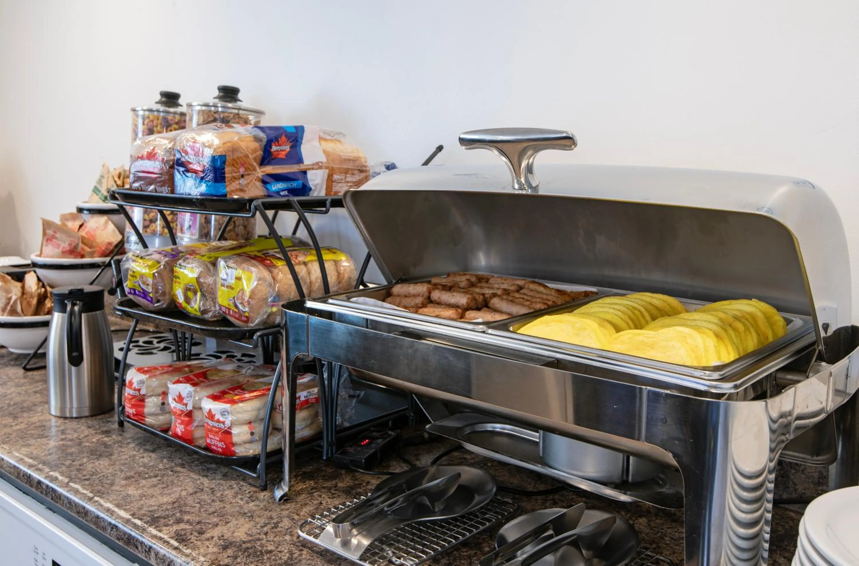 Breakfast in Riverland Inn & Suites