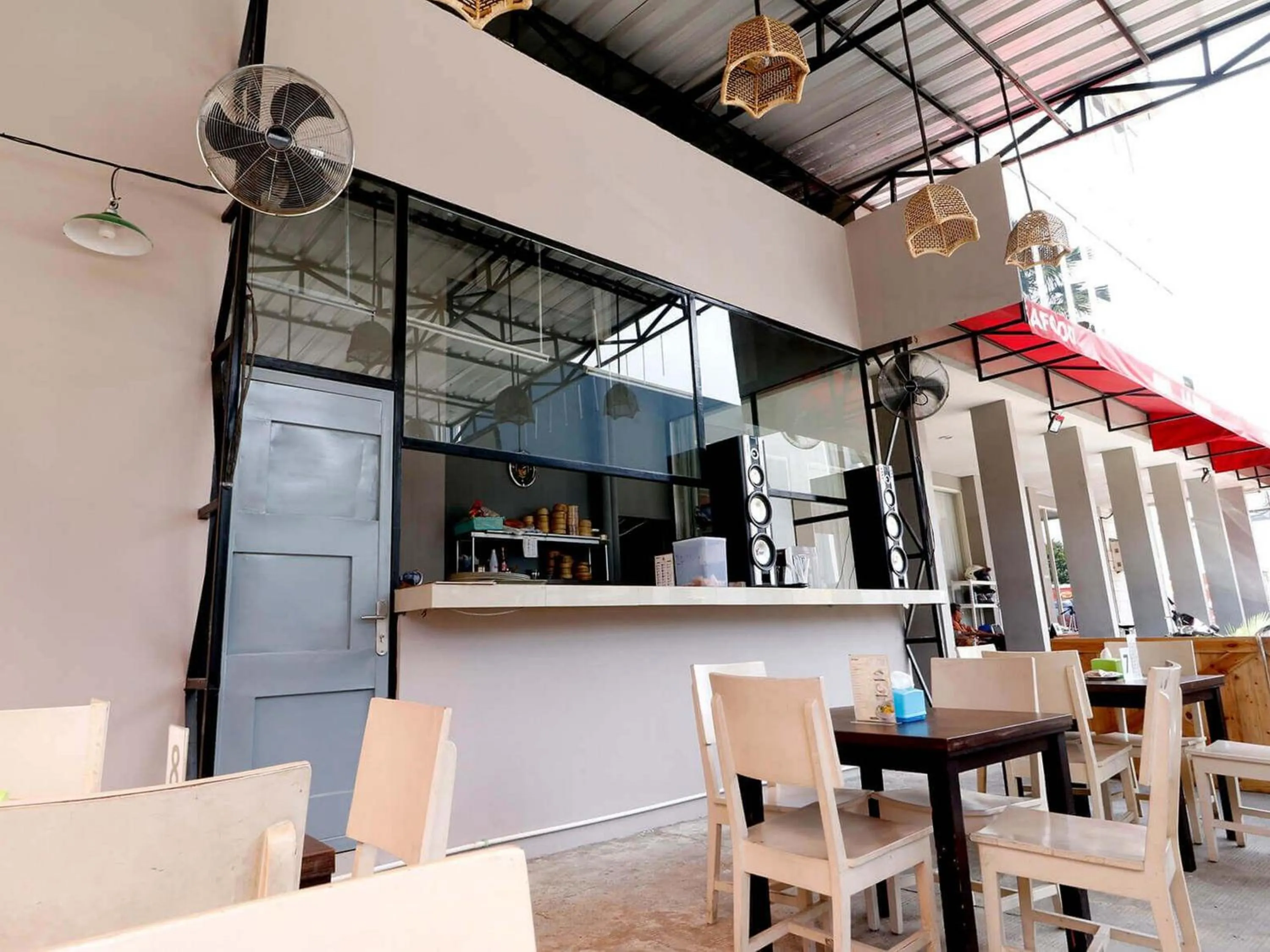 RedDoorz Plus @ Kapuk Business Park