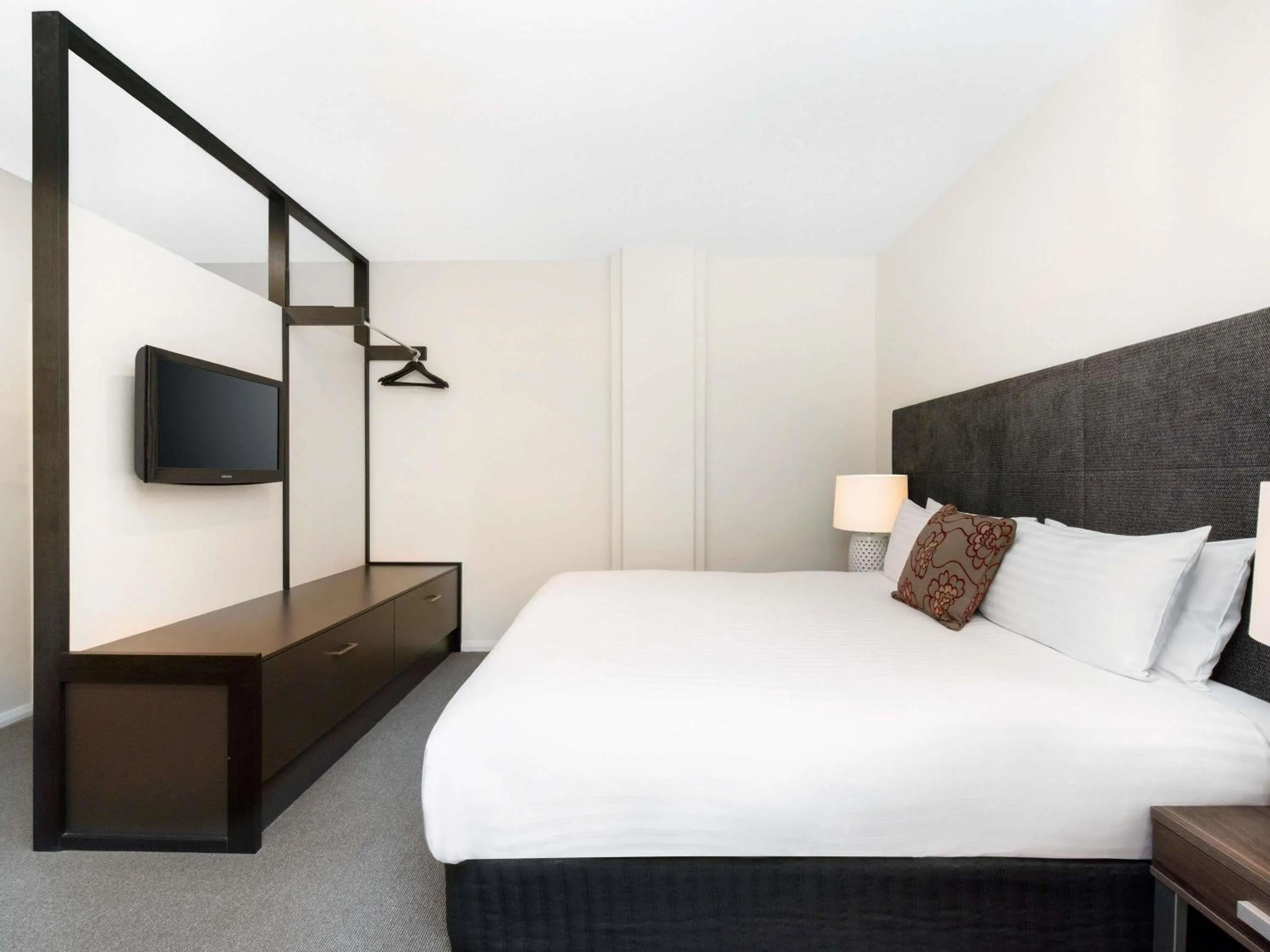 Property building, Bed in Mantra One Sandy Bay Road