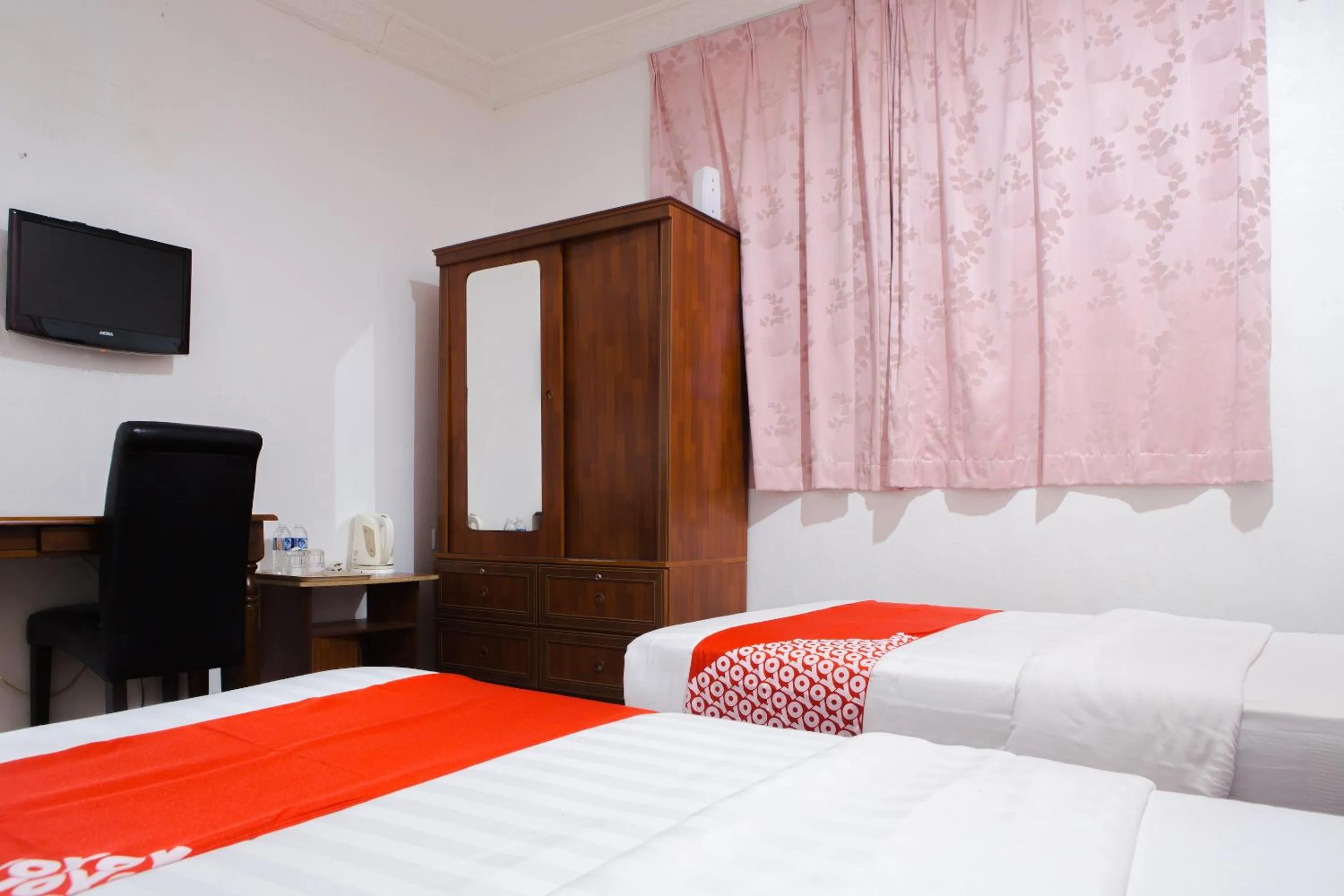 Bedroom, Bed in Hotel O The 7 Lodge Tambunan