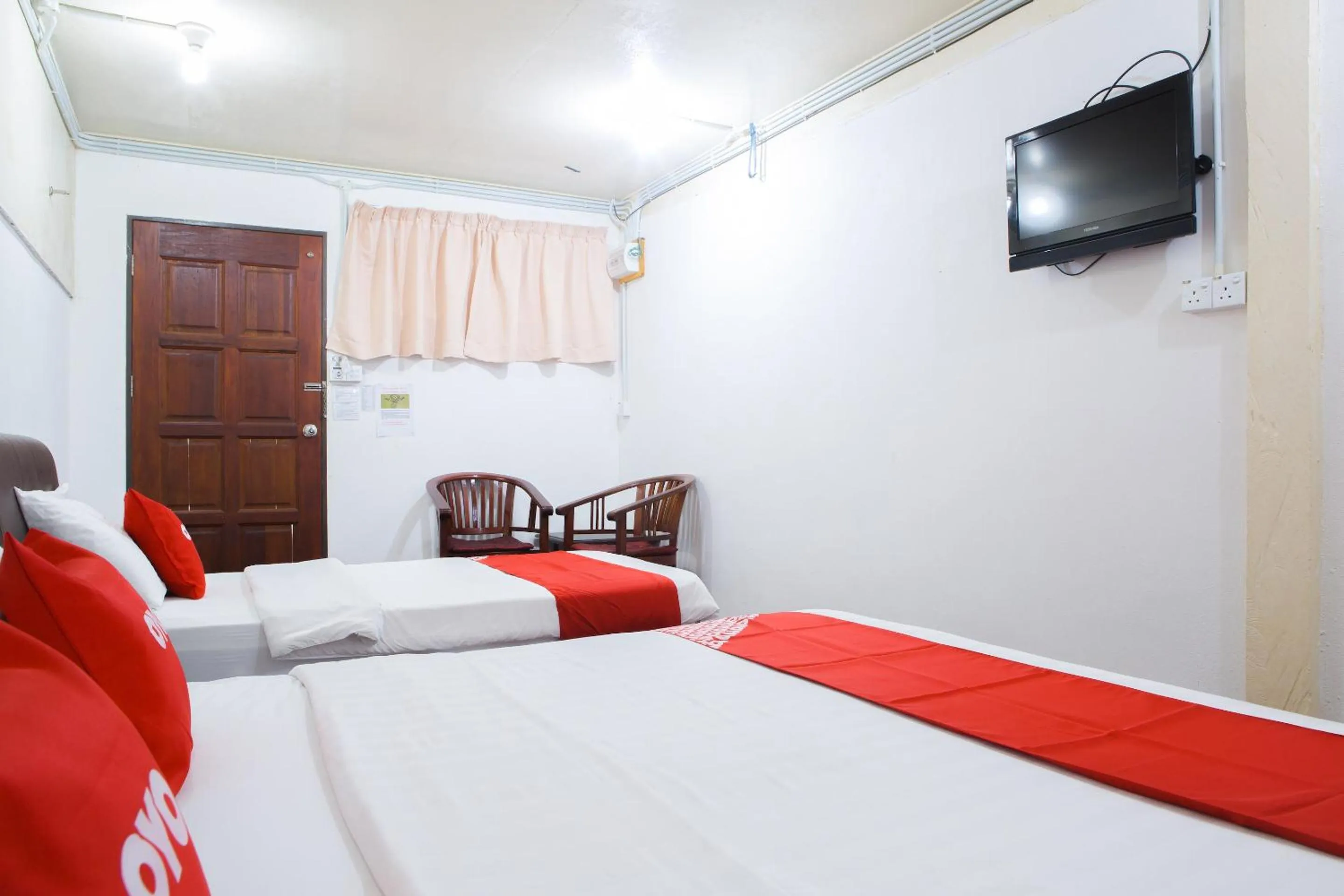 Bedroom, Bed in Hotel O The 7 Lodge Tambunan