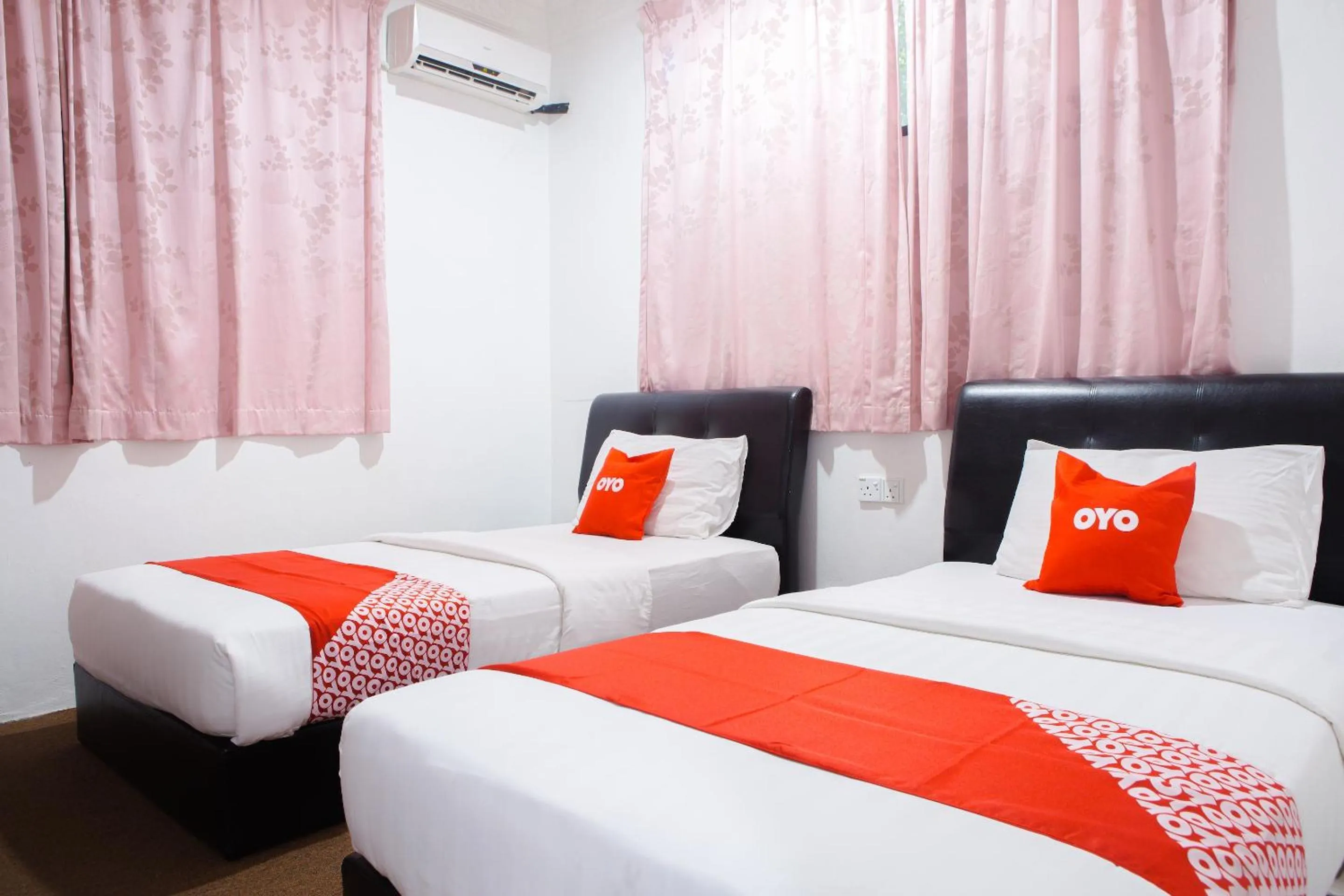 Bedroom, Bed in Hotel O The 7 Lodge Tambunan