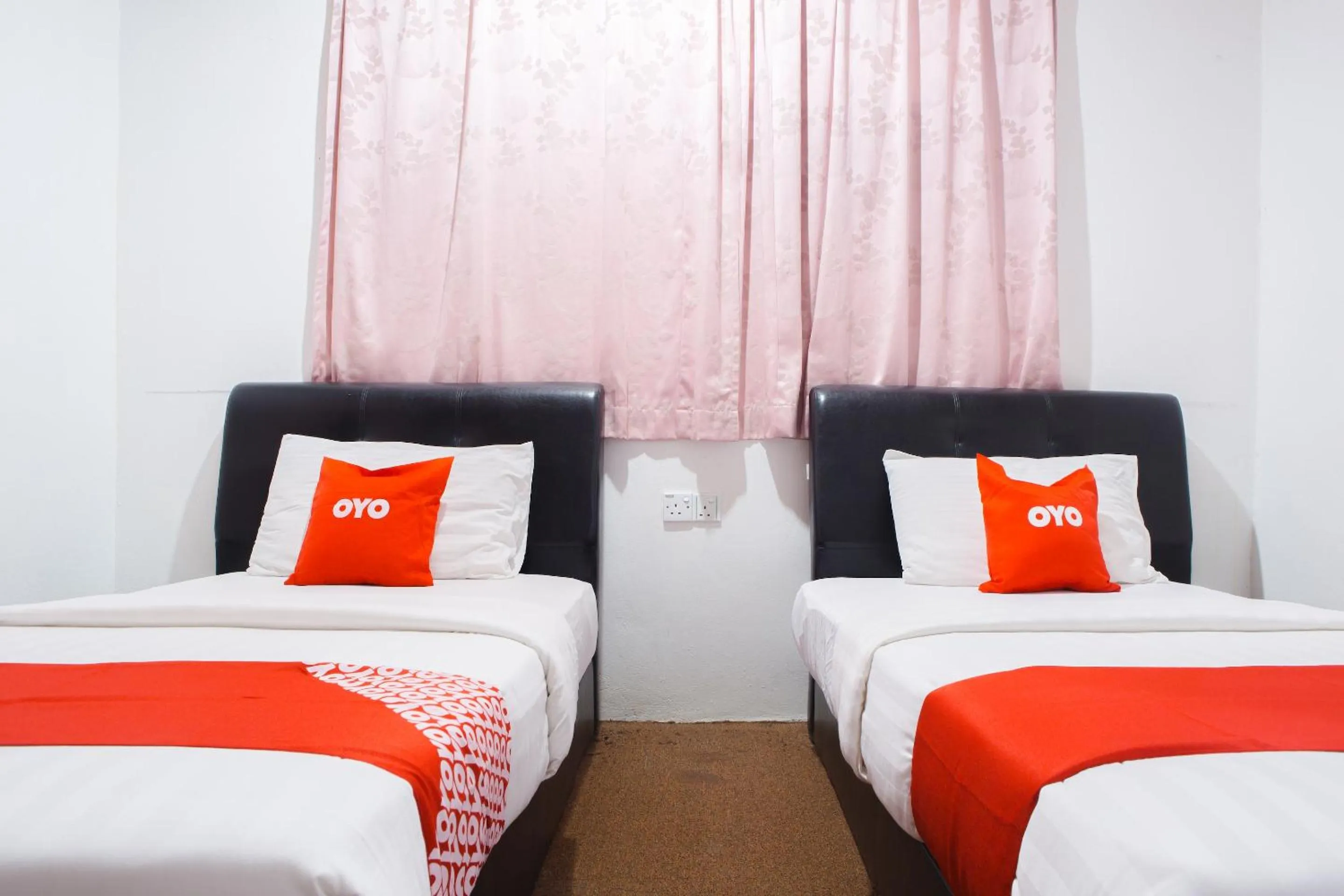 Bedroom, Bed in Hotel O The 7 Lodge Tambunan