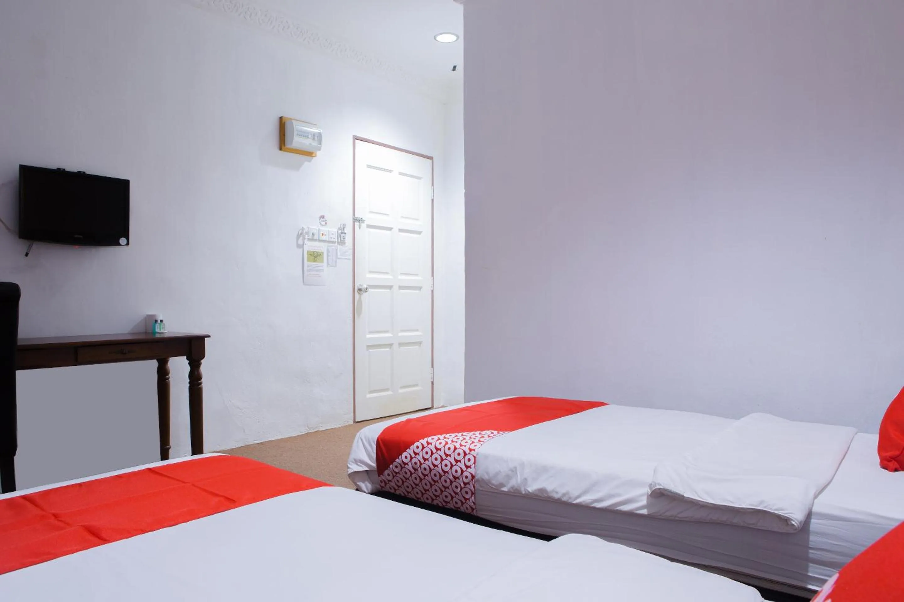 Bedroom, Bed in Hotel O The 7 Lodge Tambunan