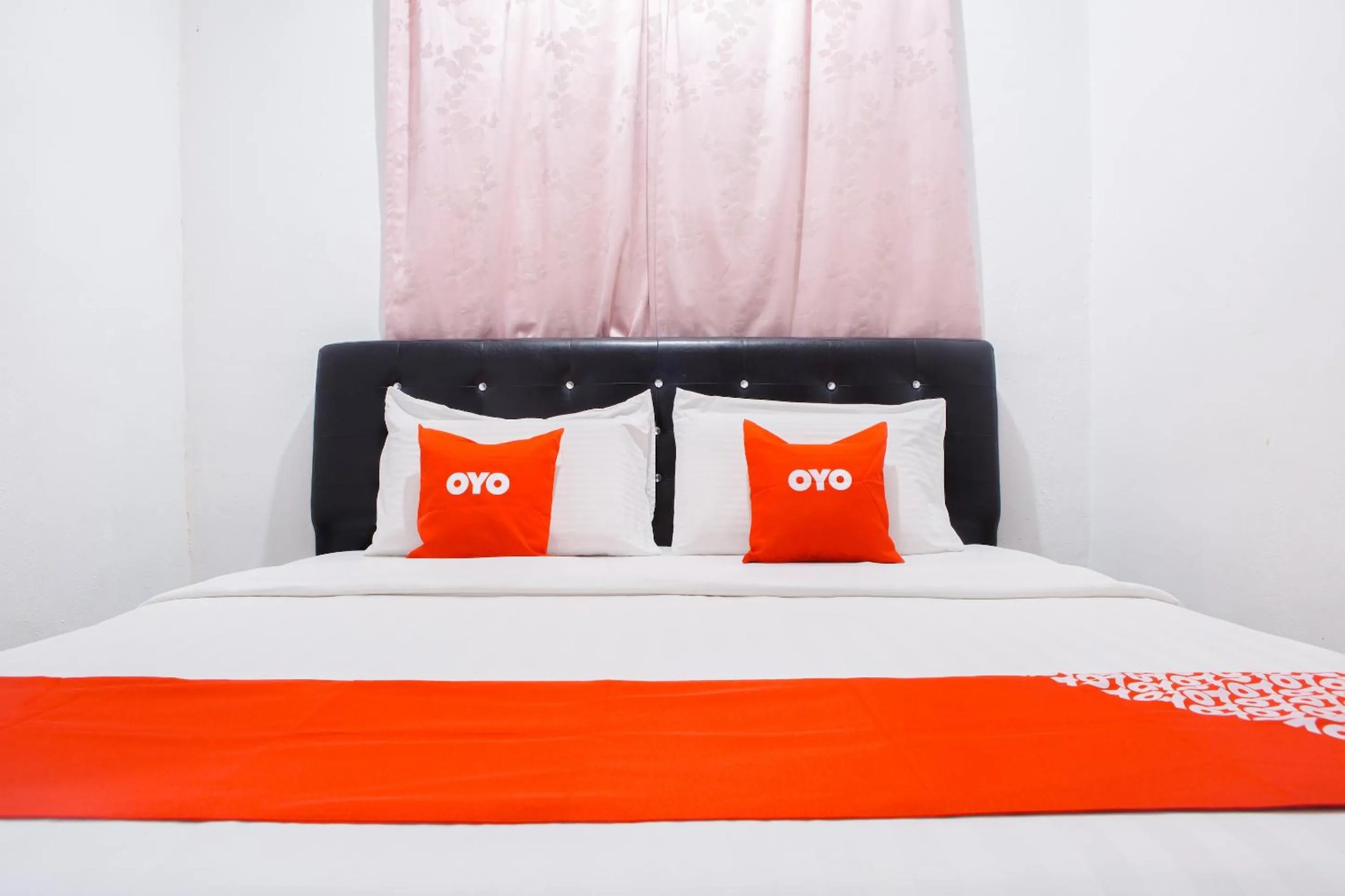 Bedroom, Bed in Hotel O The 7 Lodge Tambunan