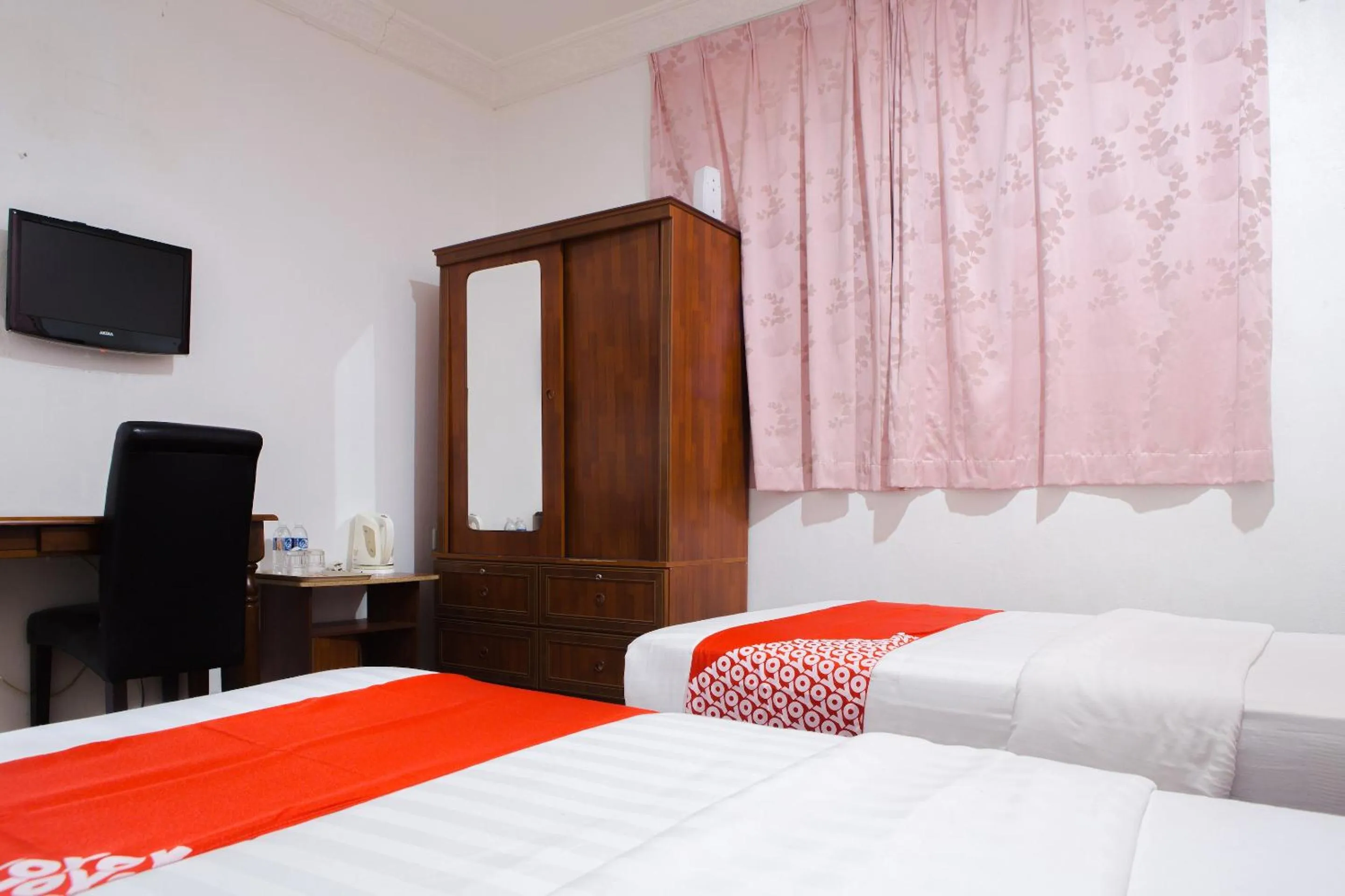 Bedroom, Bed in Hotel O The 7 Lodge Tambunan
