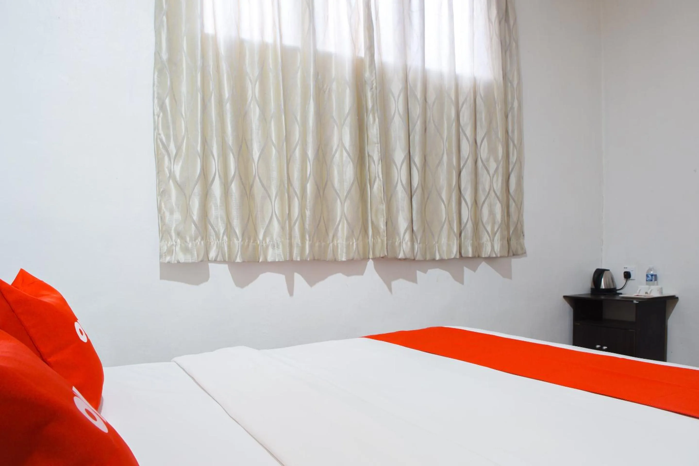 Bedroom, Bed in Hotel O The 7 Lodge Tambunan