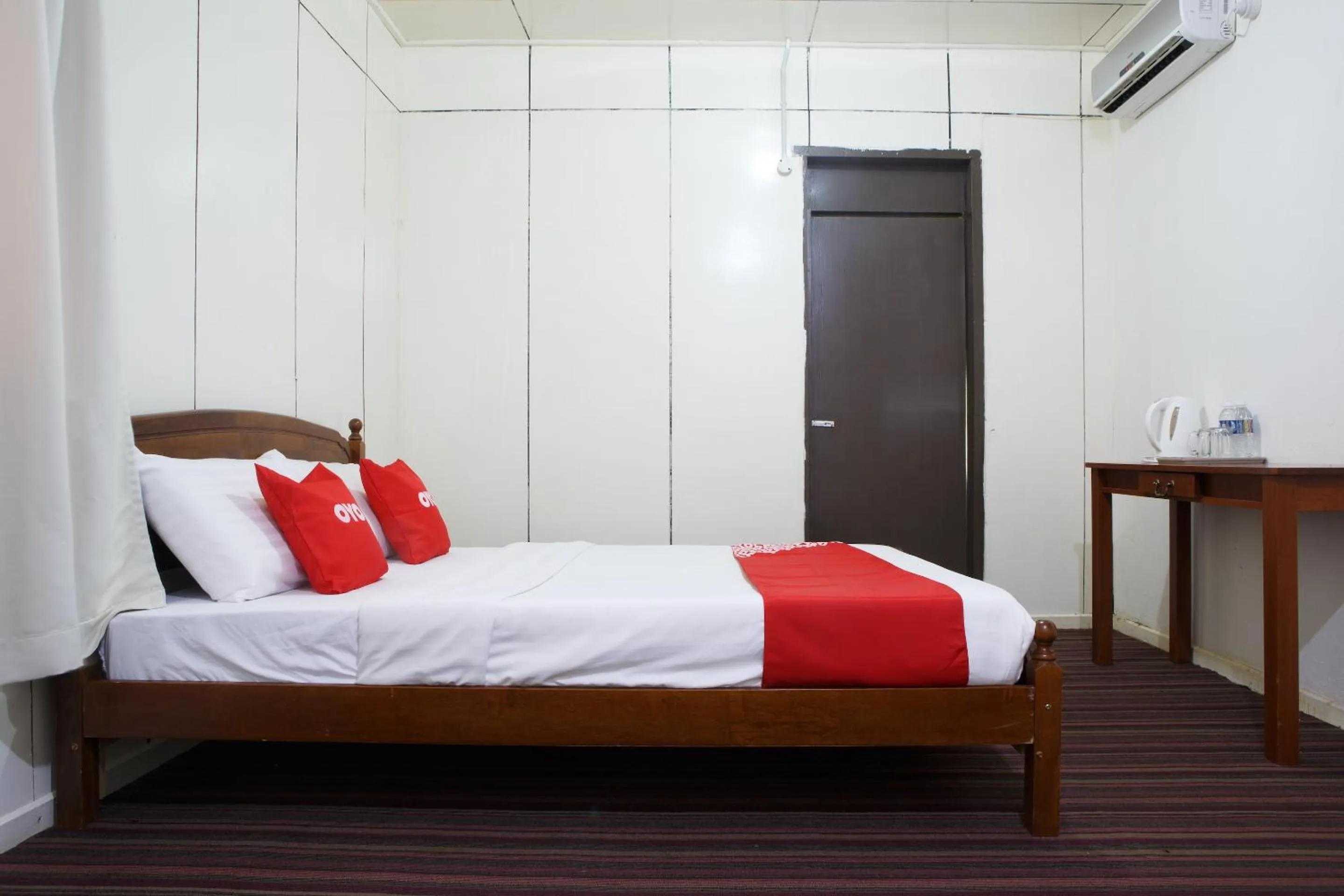 Bedroom, Bed in Hotel O The 7 Lodge Tambunan