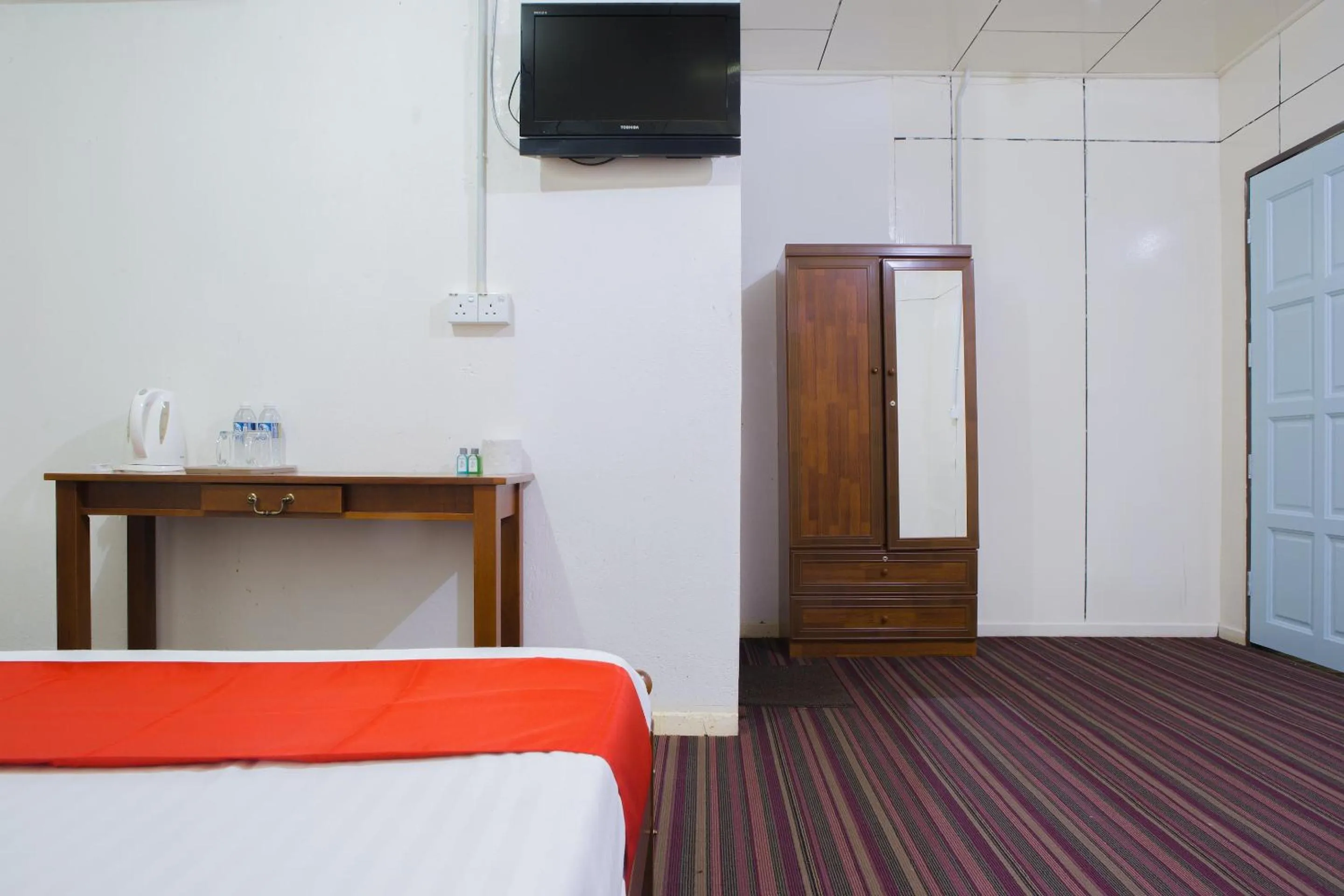 Bedroom, Bed in Hotel O The 7 Lodge Tambunan