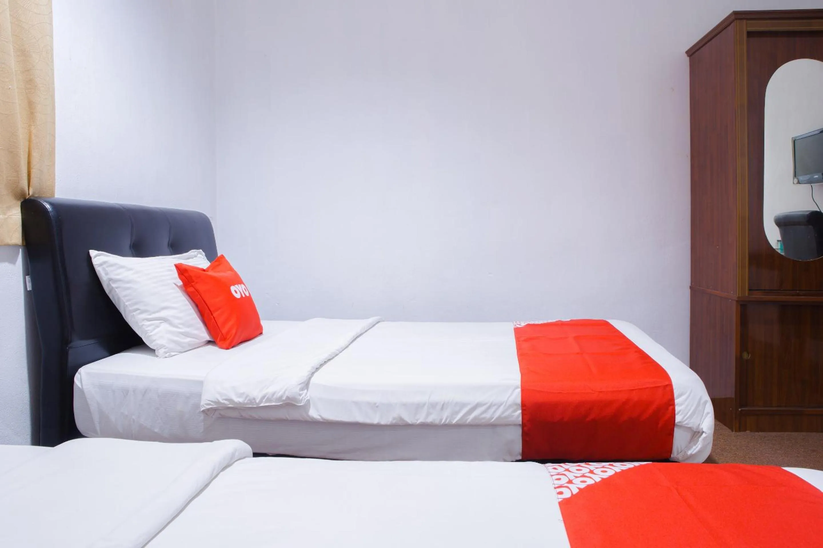 Bedroom, Bed in Hotel O The 7 Lodge Tambunan