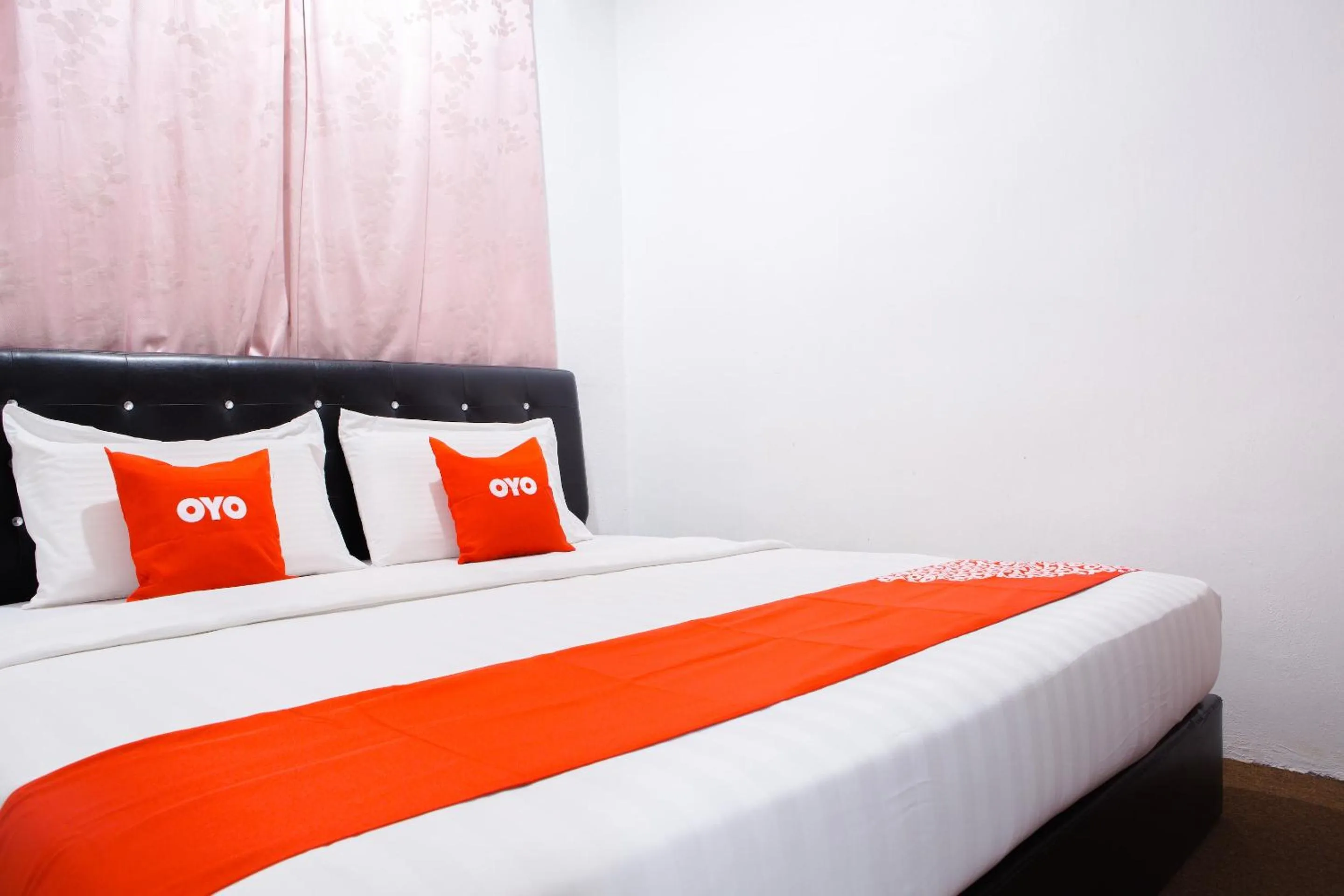 Bedroom, Bed in Hotel O The 7 Lodge Tambunan