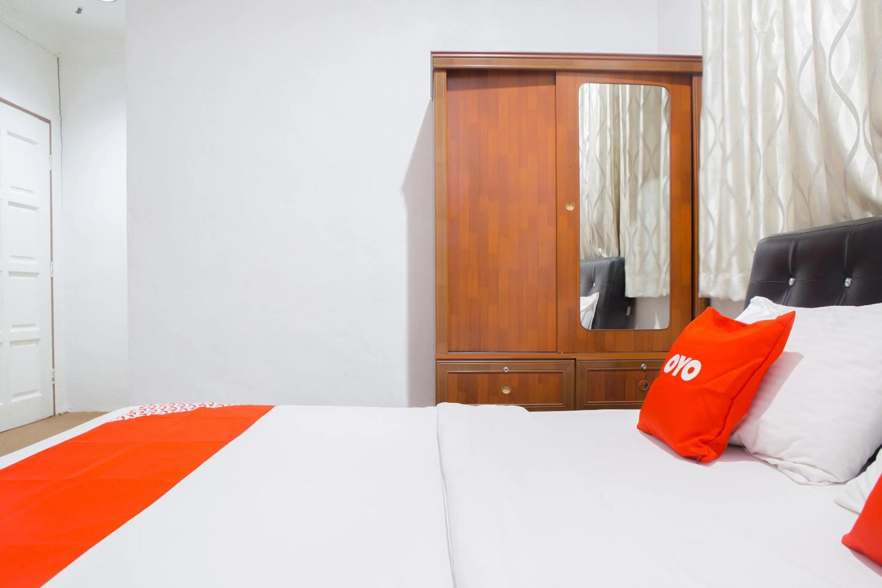 Bedroom, Bed in Hotel O The 7 Lodge Tambunan