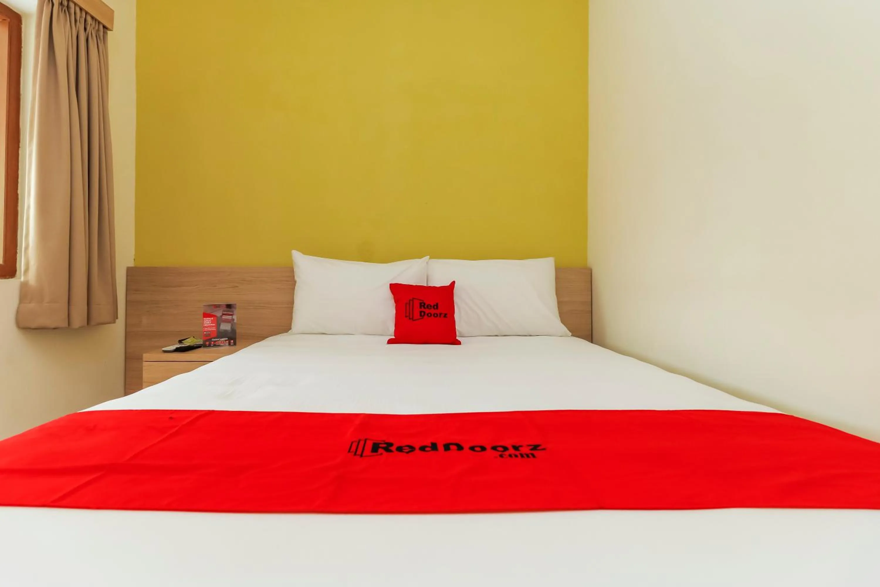 Bedroom in RedDoorz Plus @ Slamet Riyadi