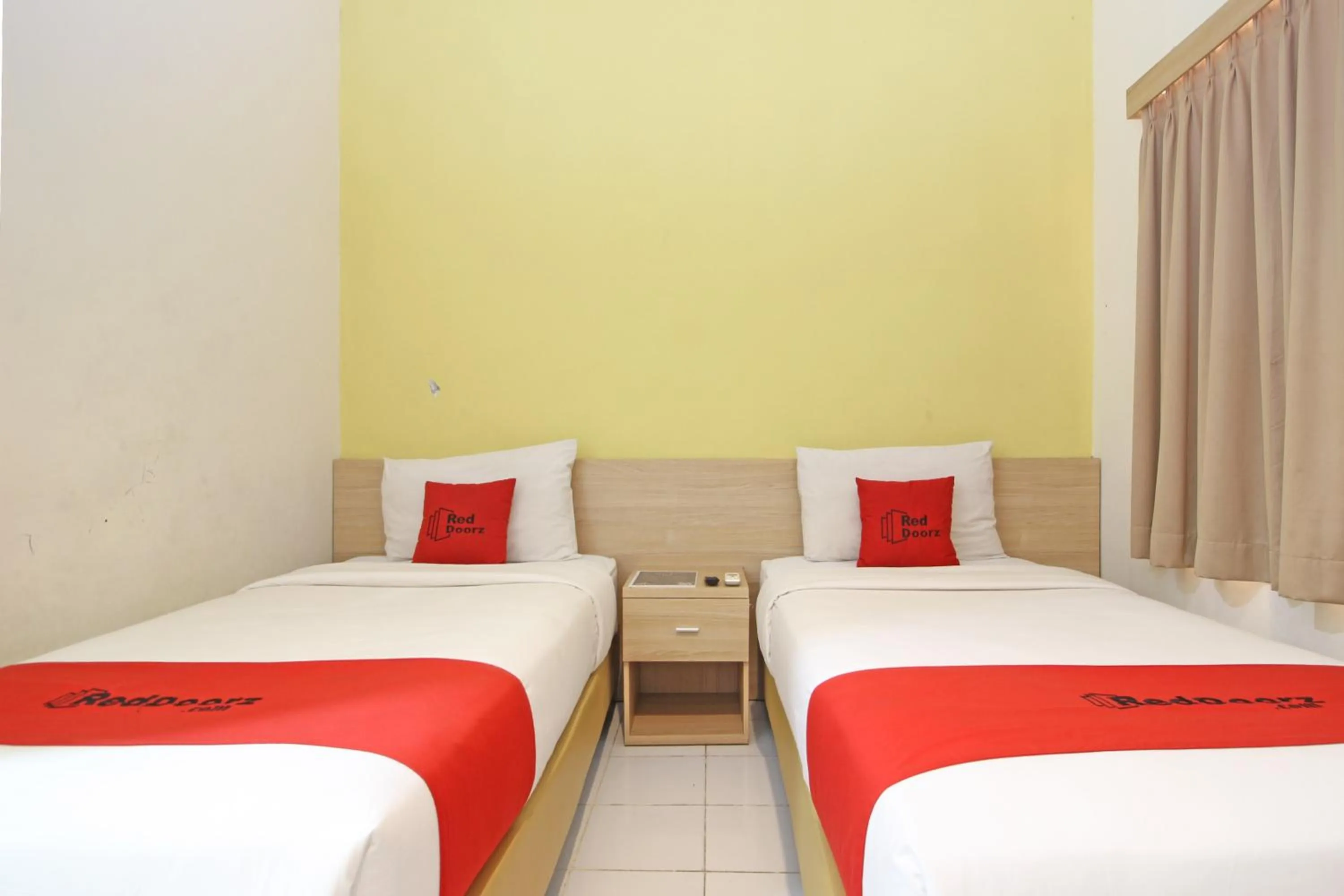 Bedroom in RedDoorz Plus @ Slamet Riyadi