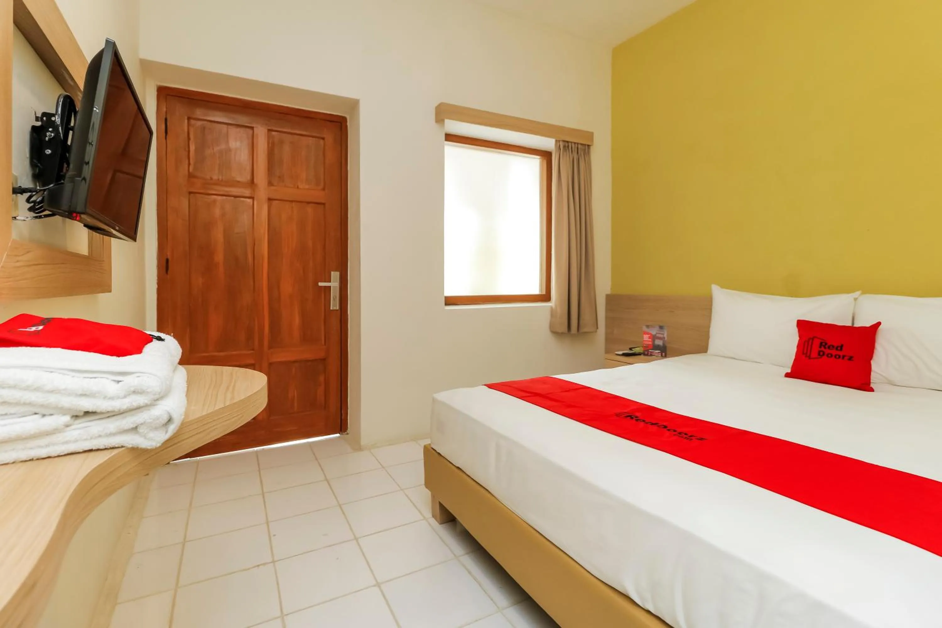 Bedroom in RedDoorz Plus @ Slamet Riyadi