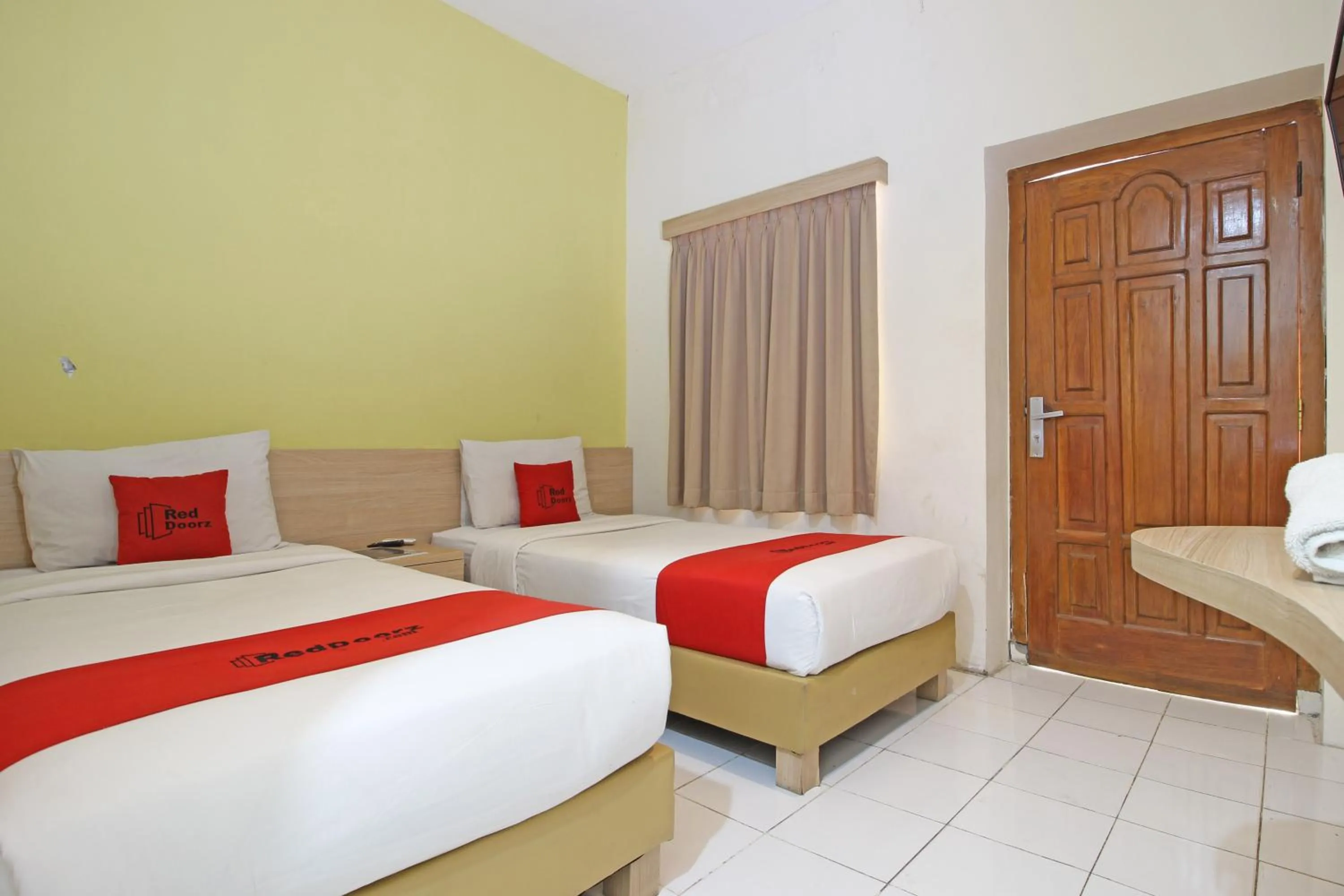 Bedroom in RedDoorz Plus @ Slamet Riyadi