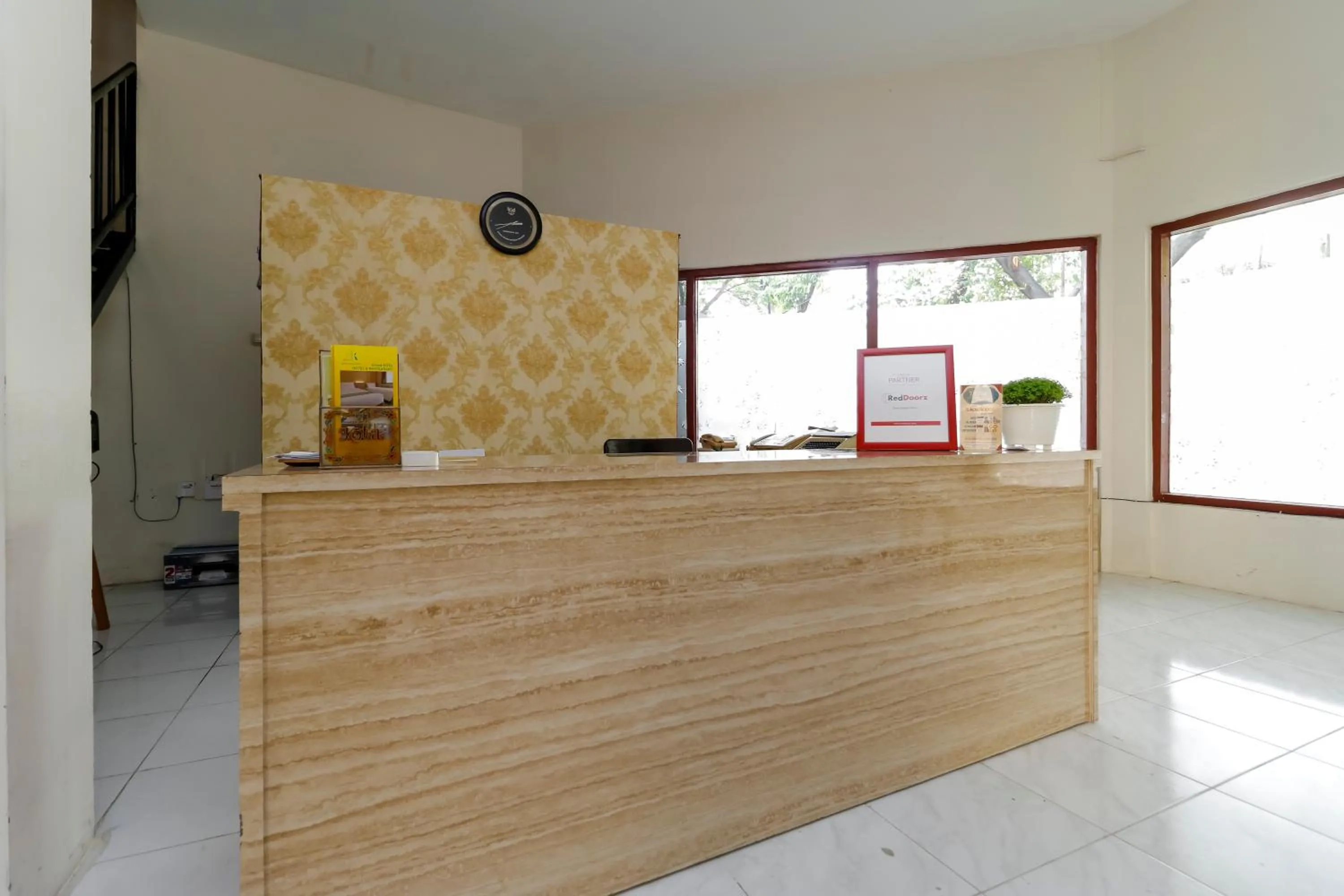 Lobby or reception in RedDoorz Plus @ Slamet Riyadi