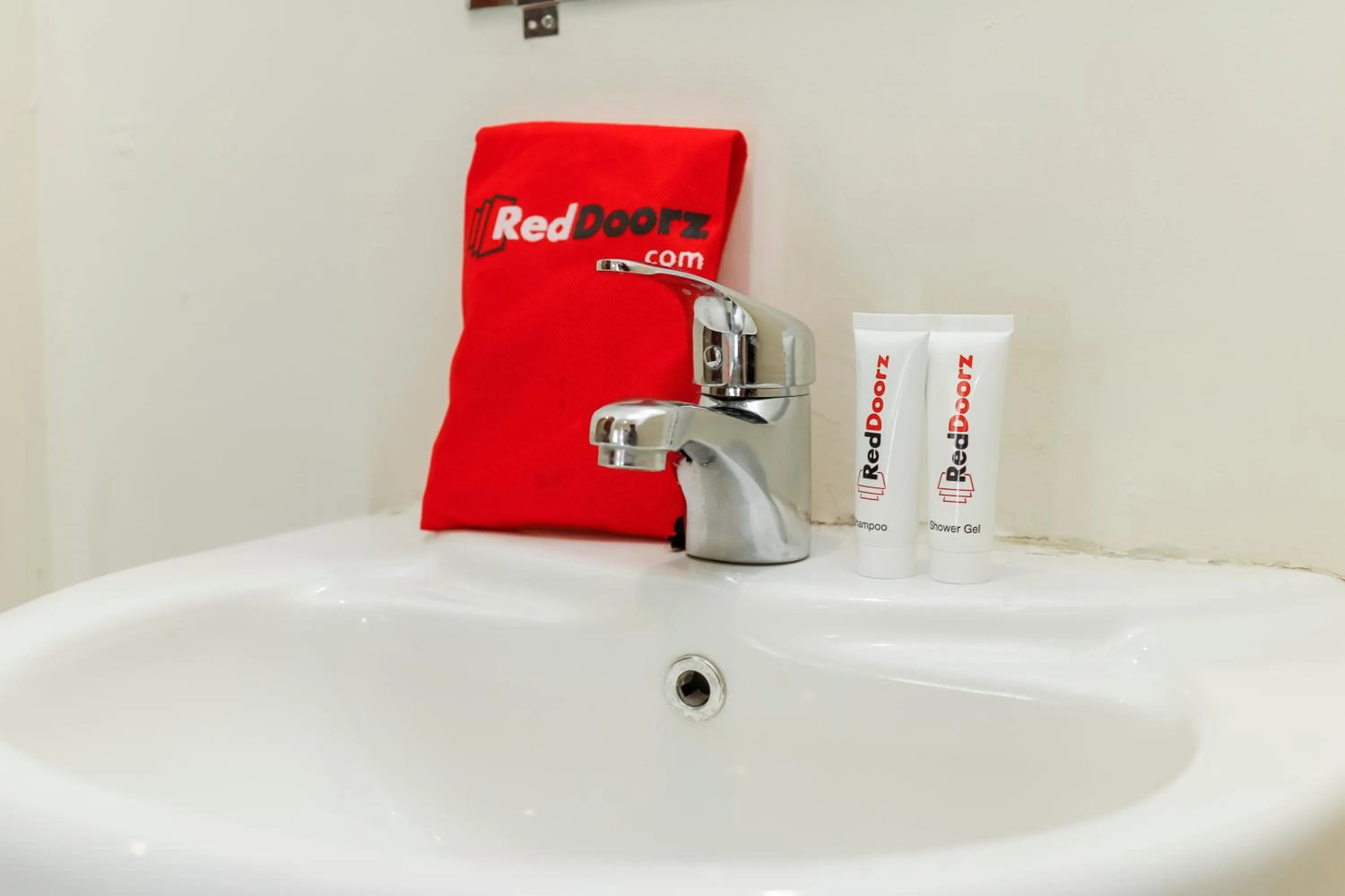 Bathroom in RedDoorz Plus @ Slamet Riyadi