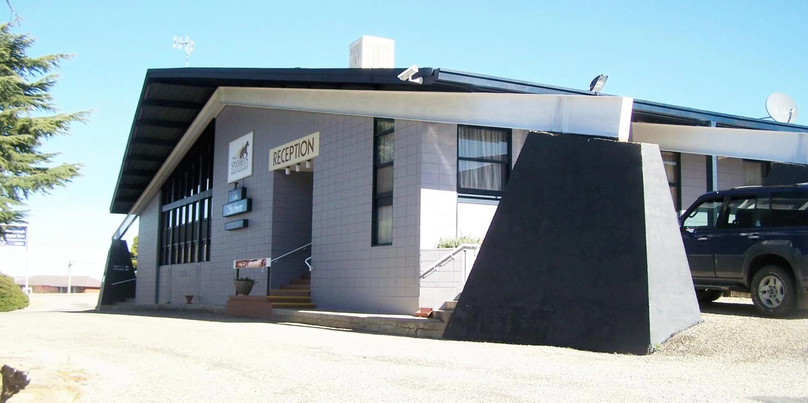 Facade/entrance in Snow Season Motor Inn