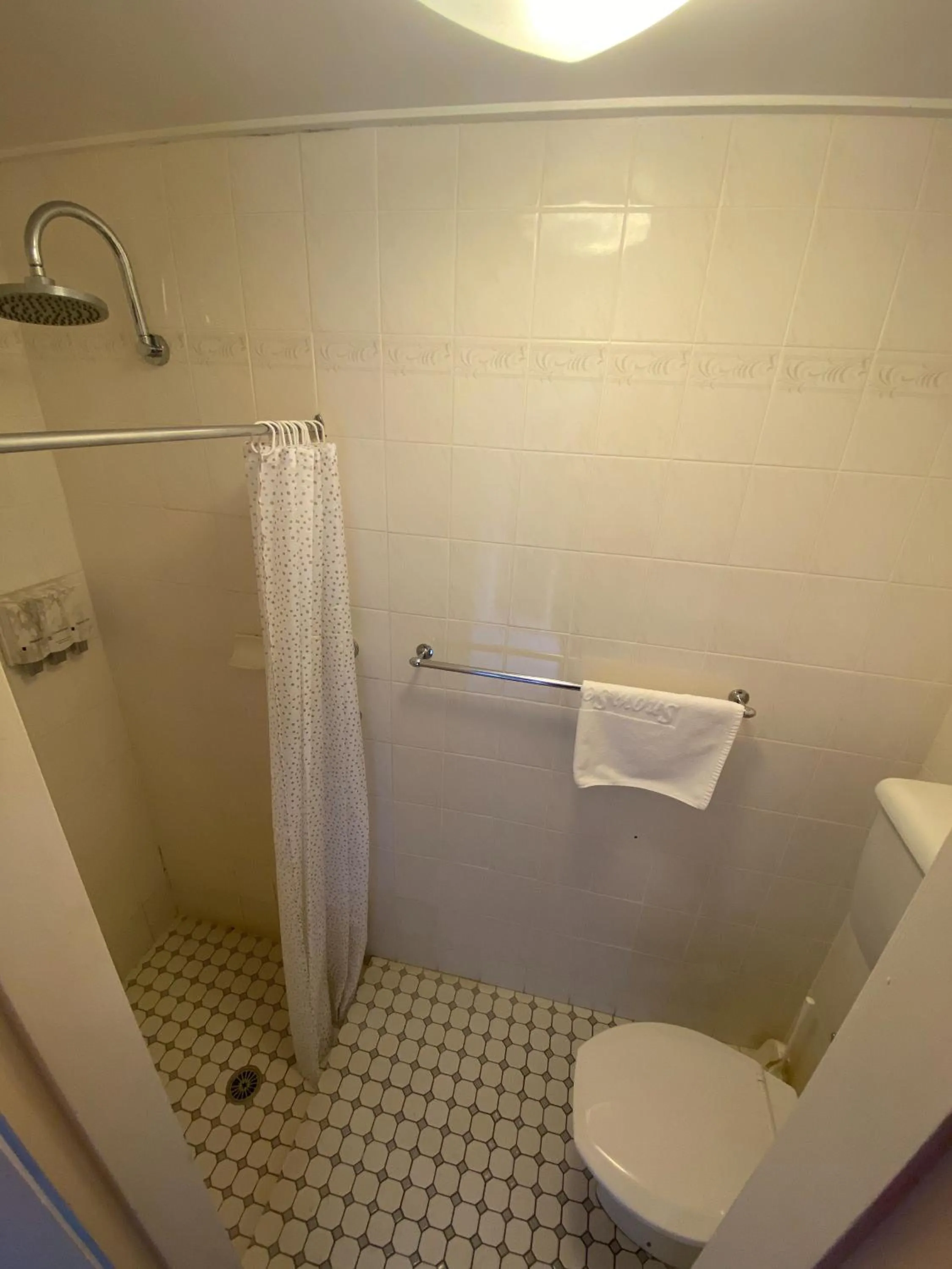 Bathroom in Snow Season Motor Inn