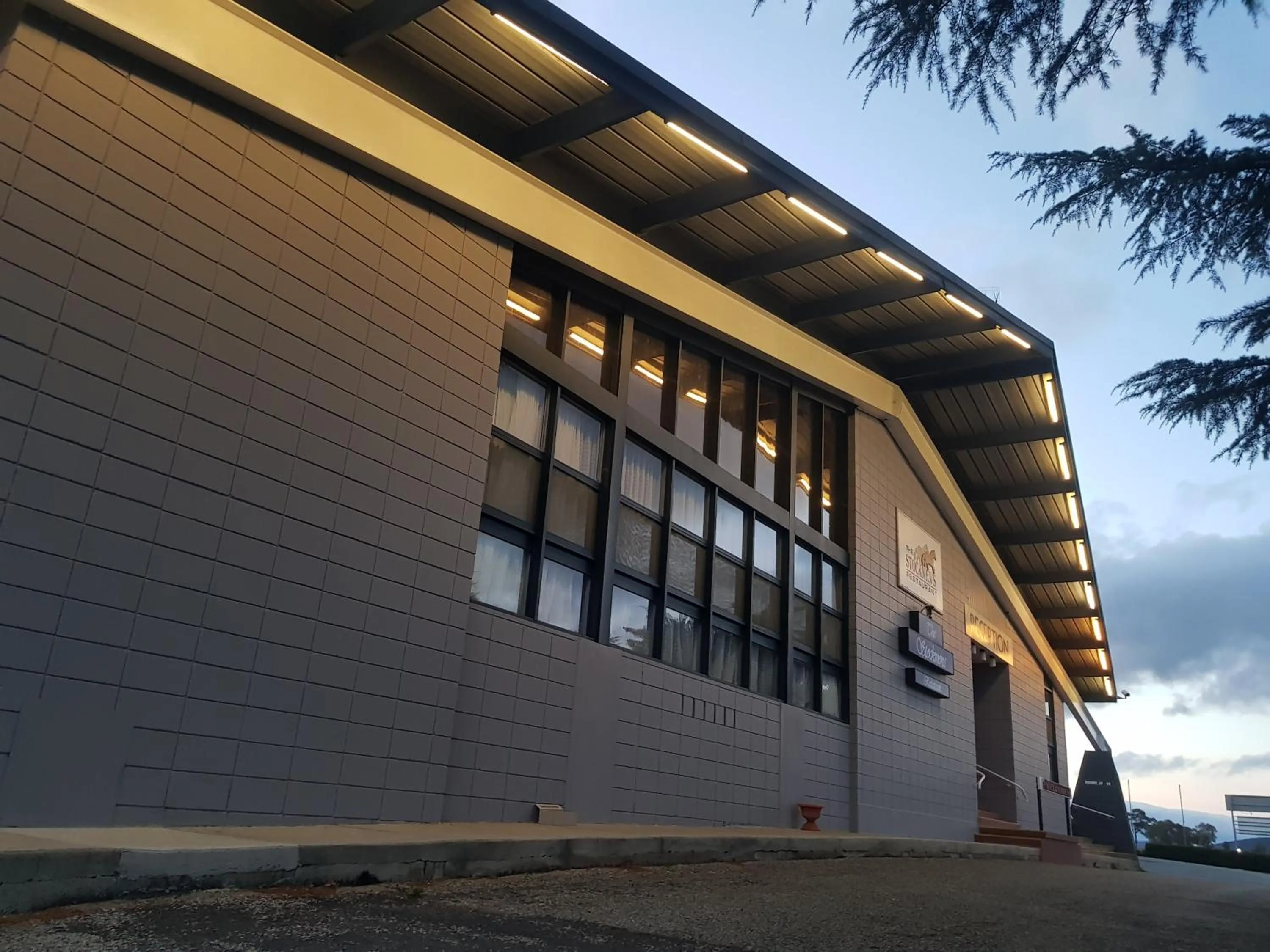 Facade/entrance in Snow Season Motor Inn