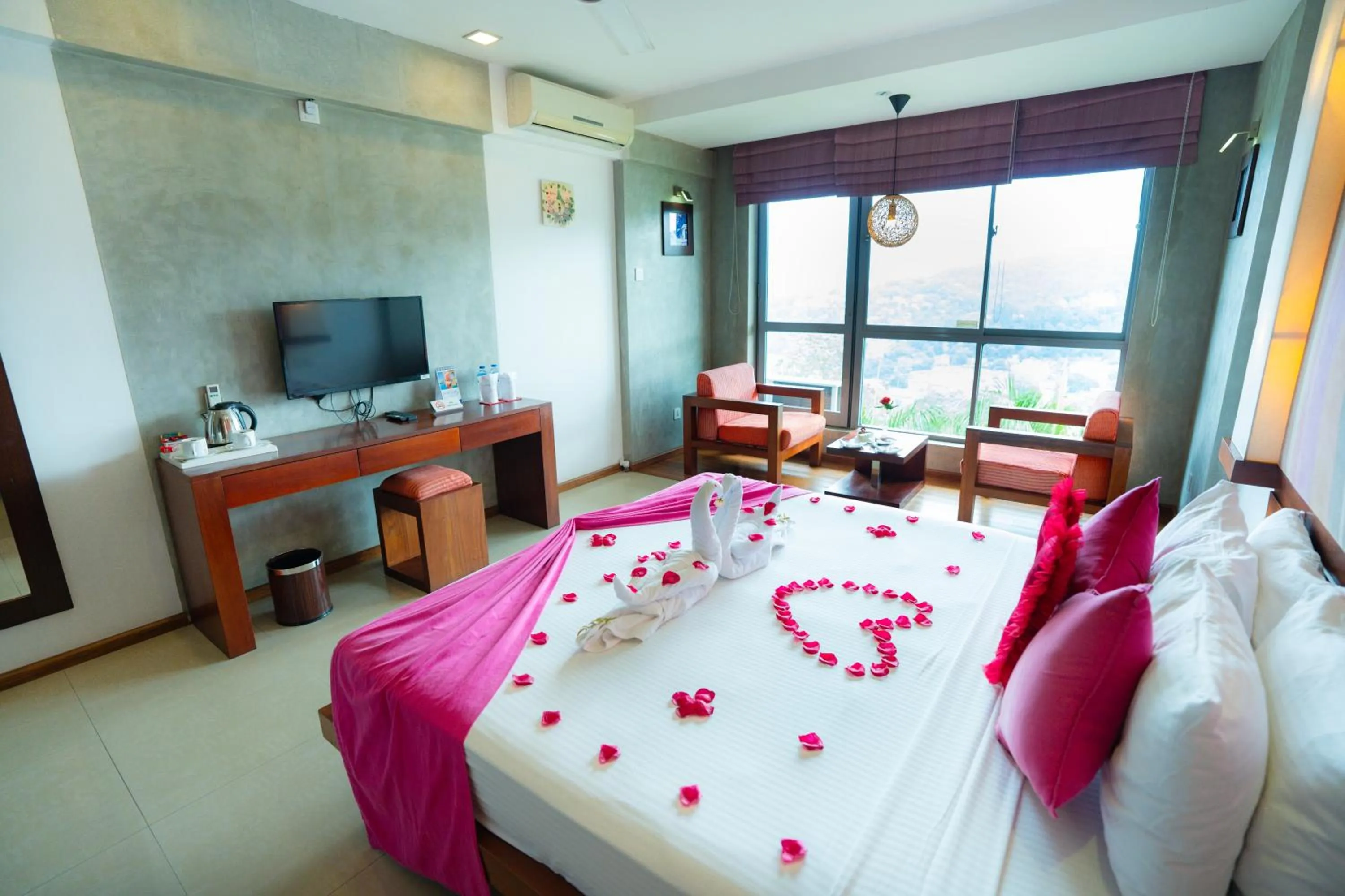 Photo of the whole room, Bed in Hotel Topaz