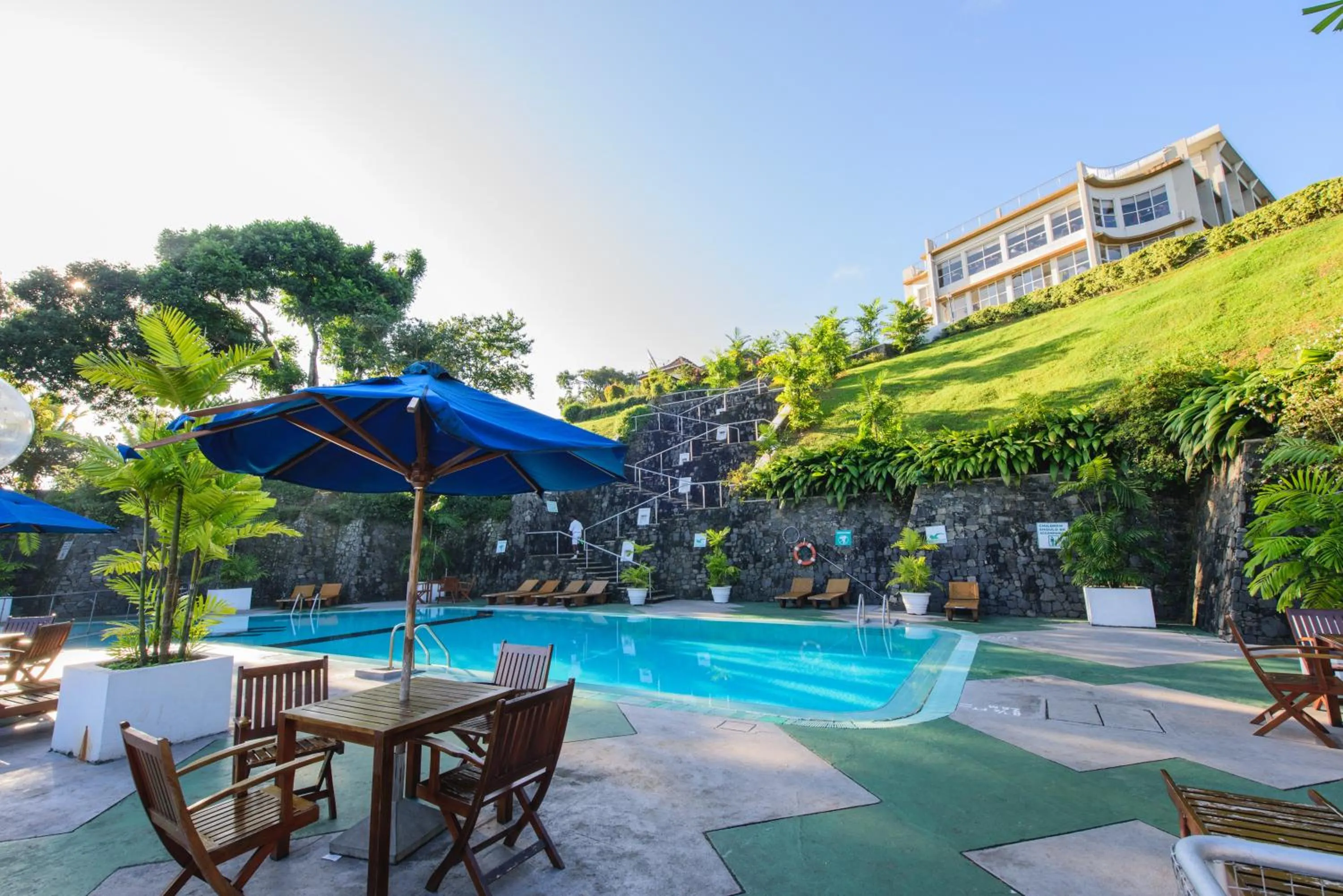 Swimming pool in Hotel Topaz