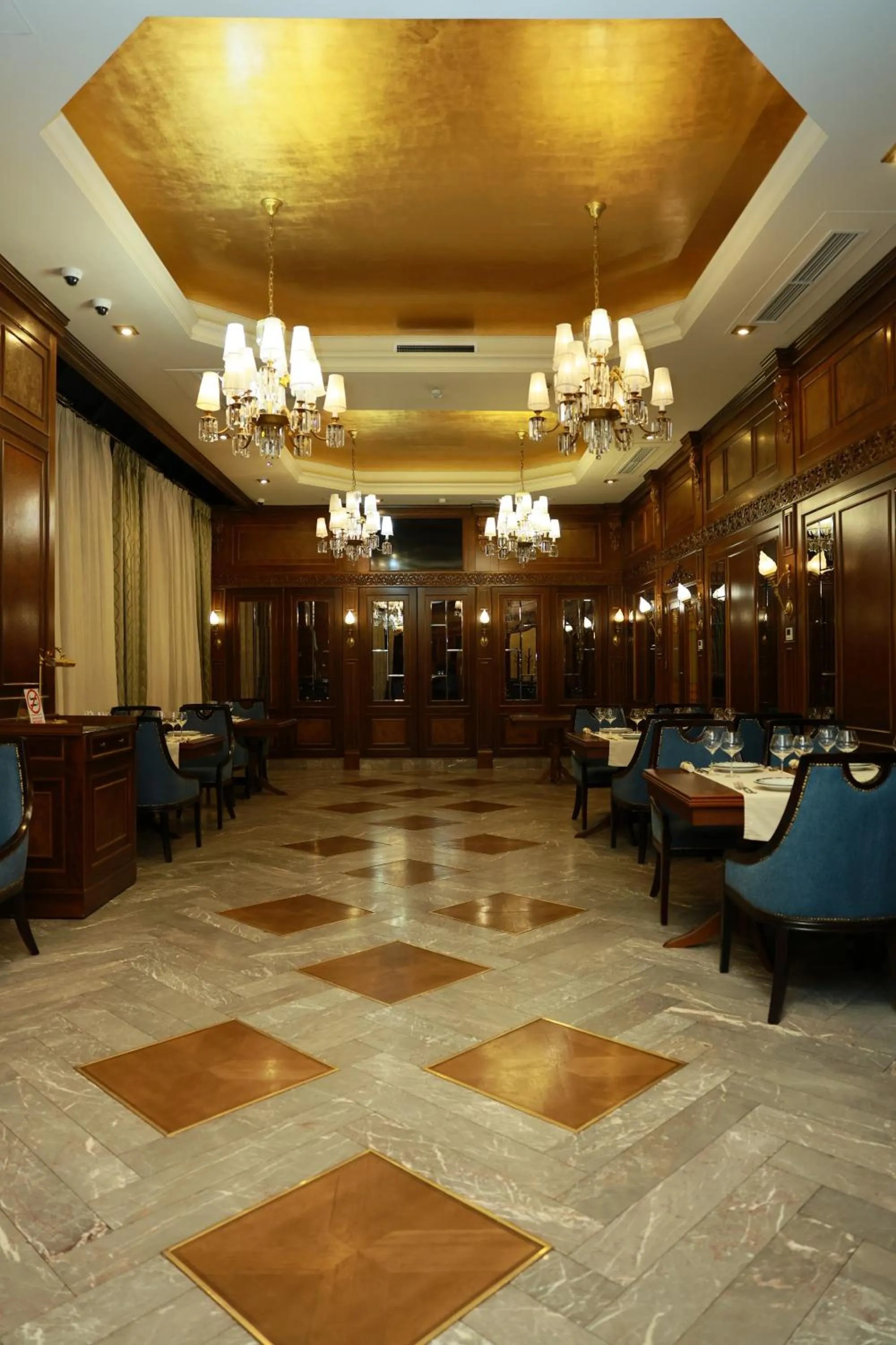 Restaurant/places to eat in Golden Palace Hotel Yerevan