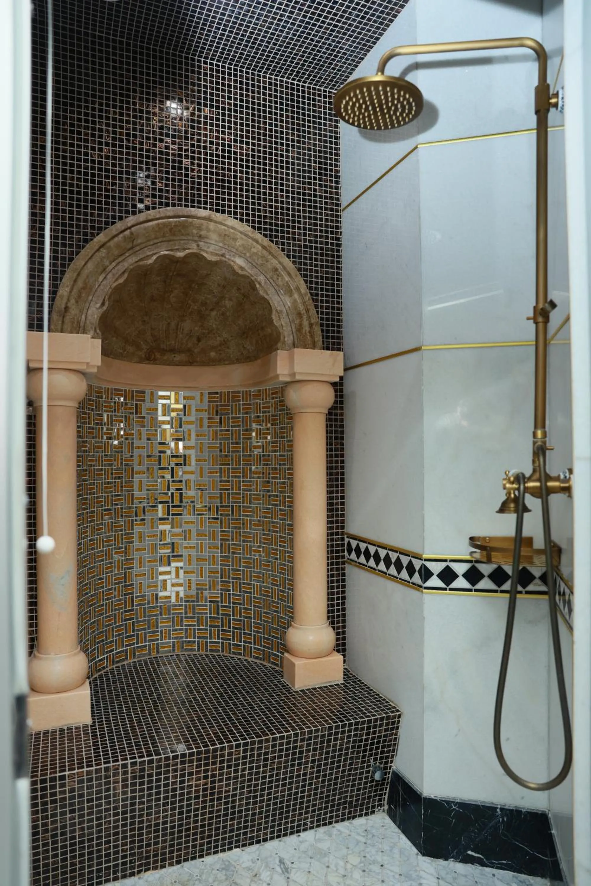 Shower in Golden Palace Hotel Yerevan