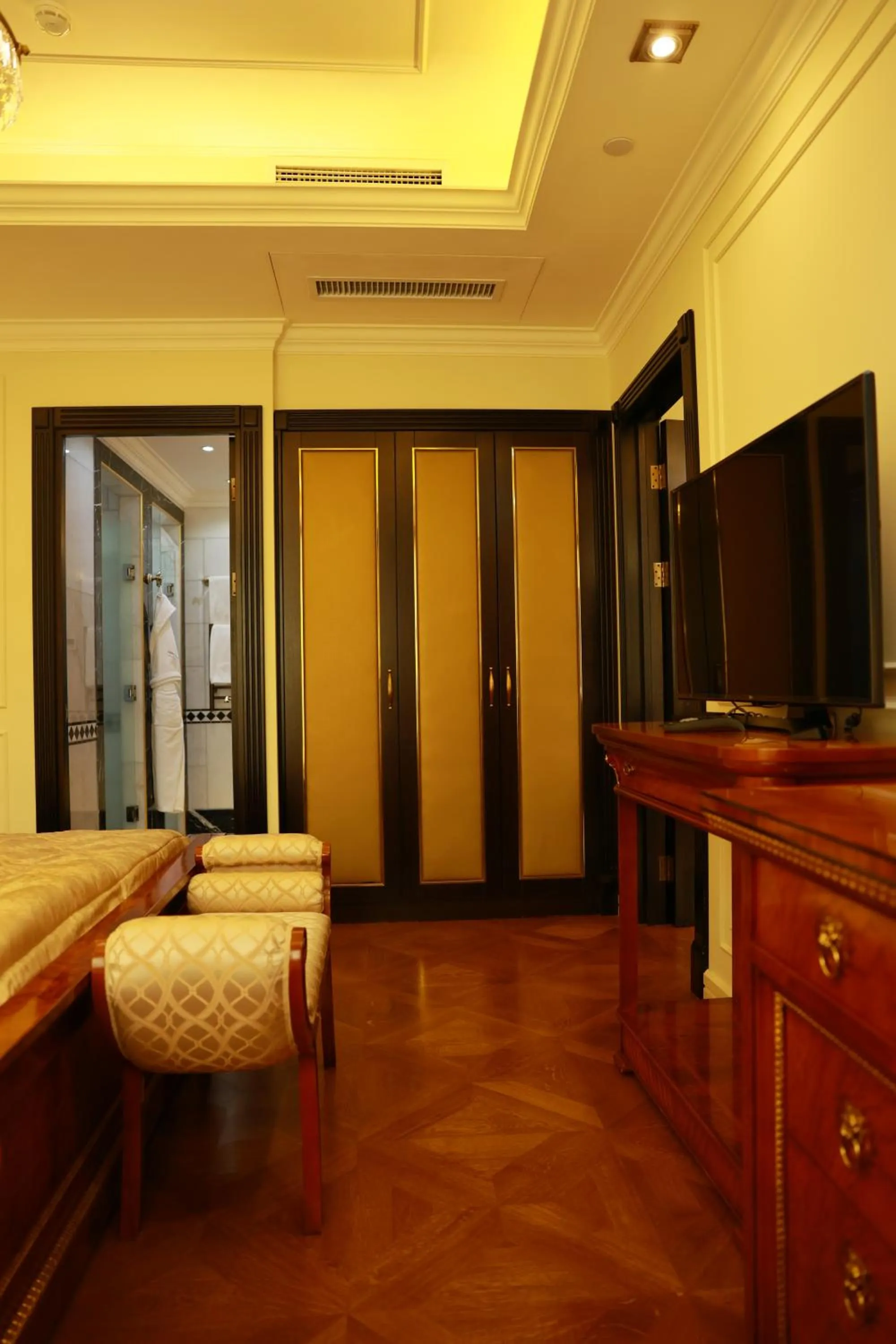 TV and multimedia in Golden Palace Hotel Yerevan