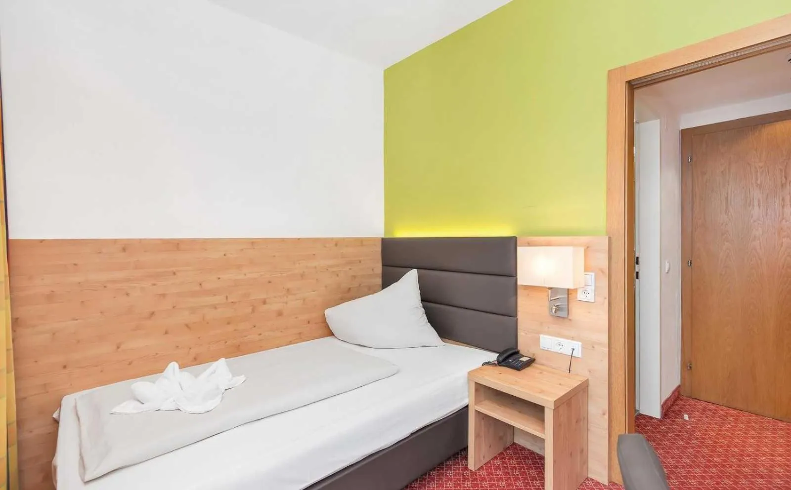 Bed in Hotel Rössl-Dependance Neue Post