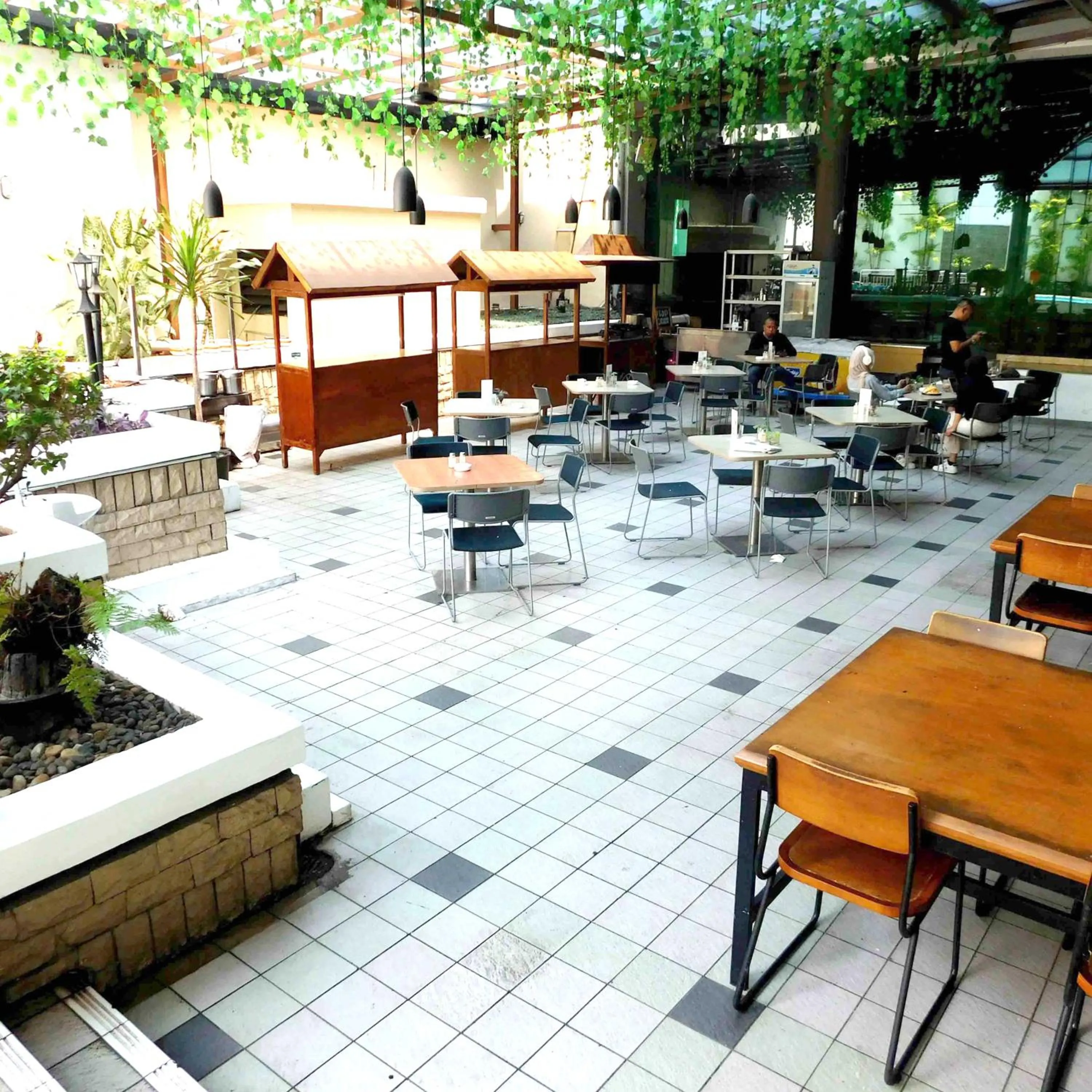 Restaurant/places to eat in Tamarin Hotel Jakarta manage by Vib Hospitality Management