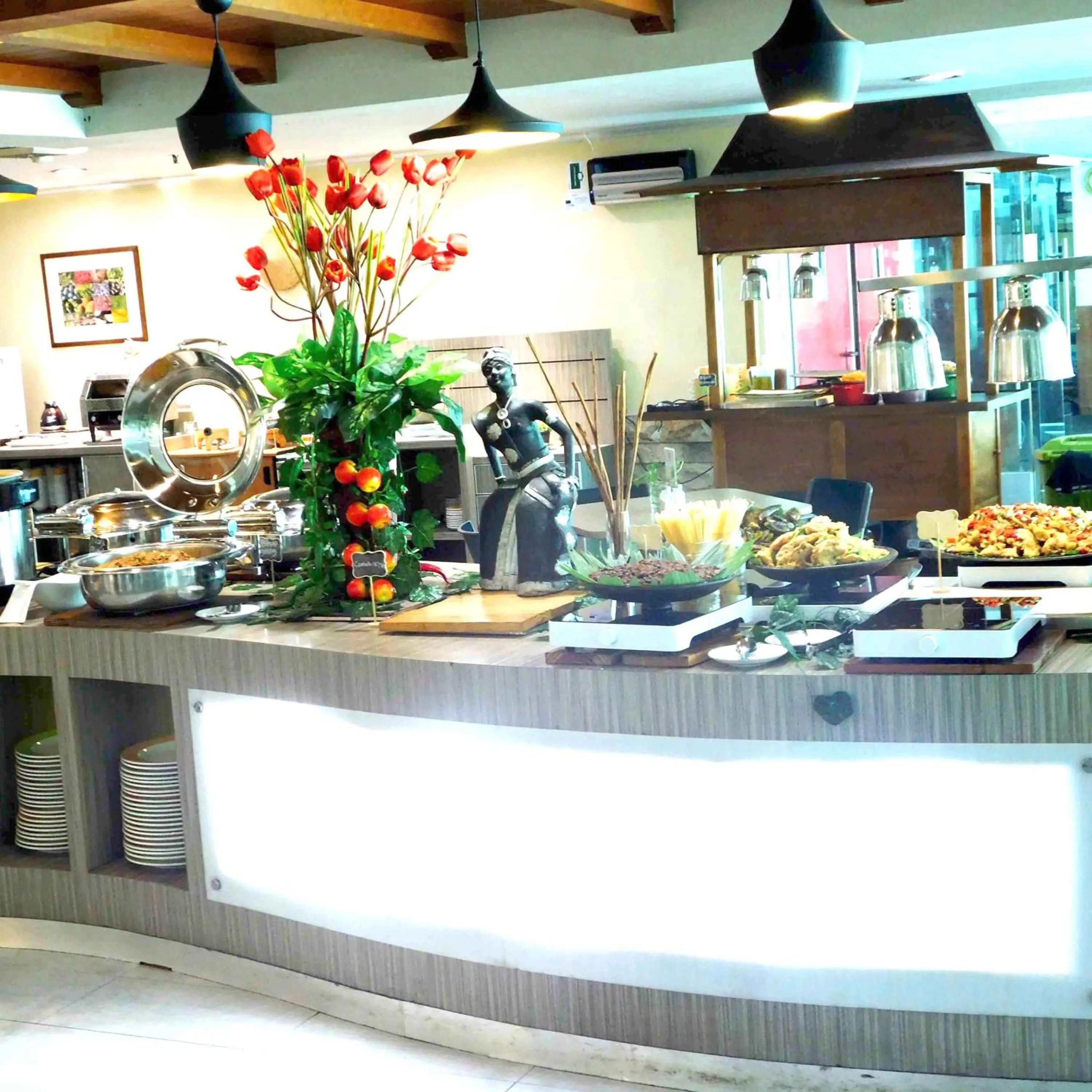 Restaurant/places to eat in Tamarin Hotel Jakarta manage by Vib Hospitality Management