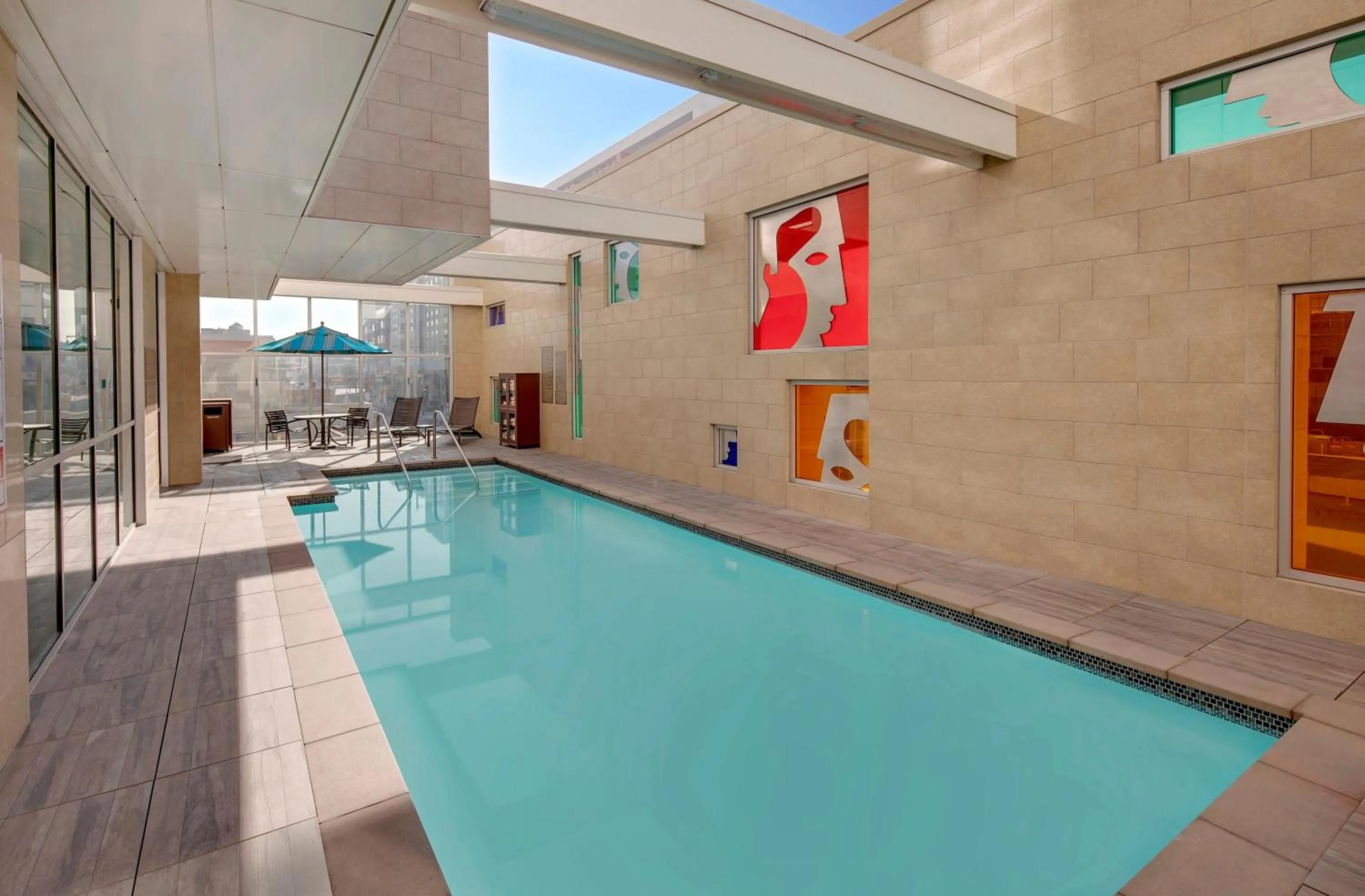 Swimming pool in Hyatt Place Glendale/Los Angeles