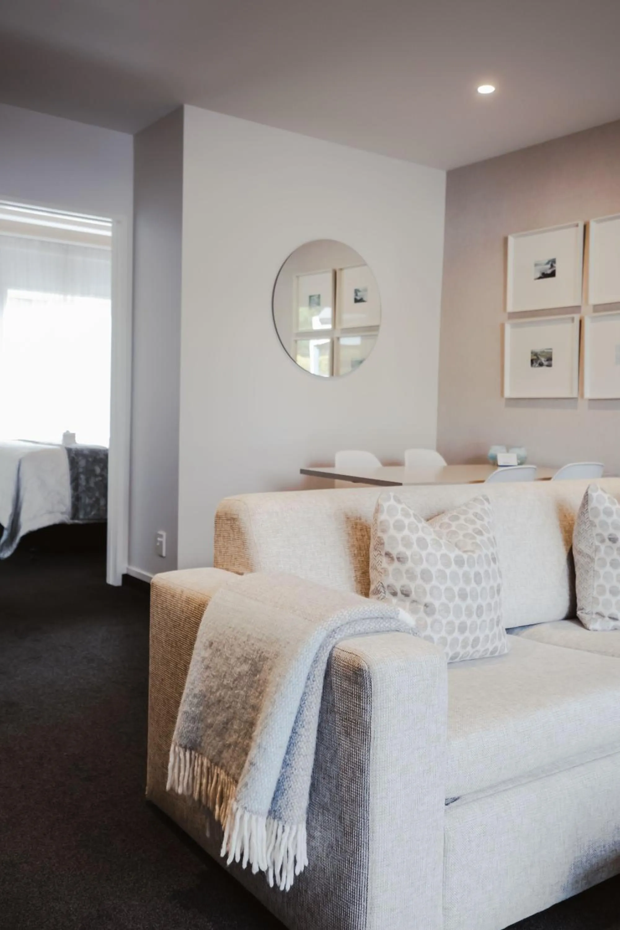 Living room, Bed in Radfords on the Lake