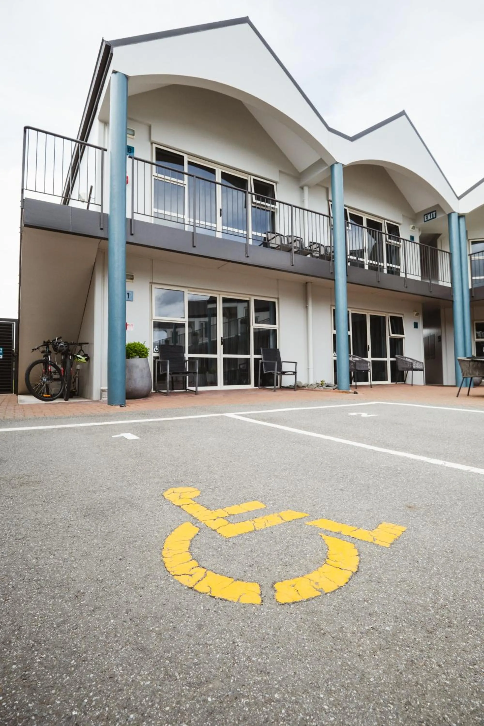 Parking in Radfords on the Lake