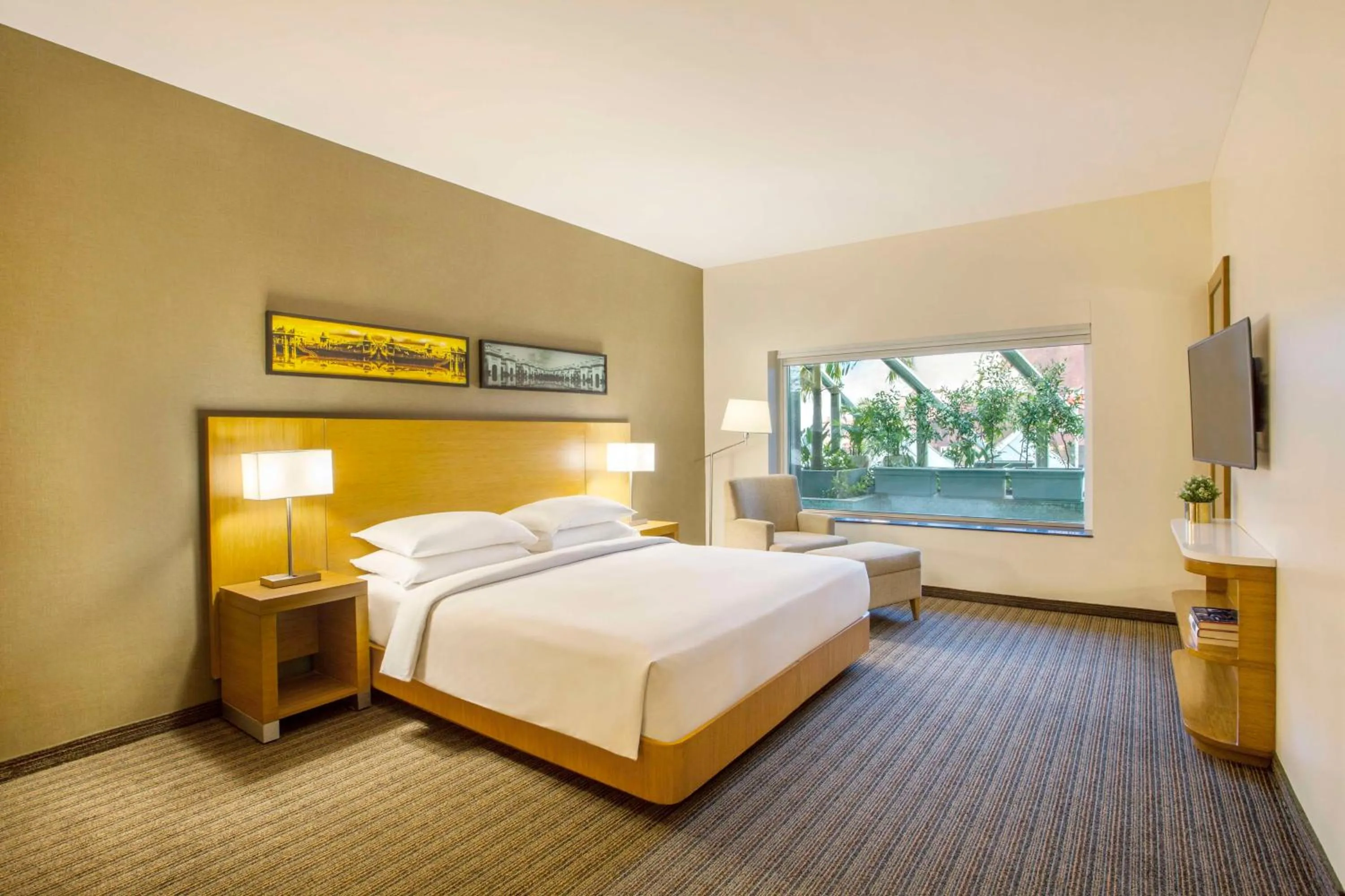 Photo of the whole room, Bed in Hyatt Place Hyderabad Banjara Hills