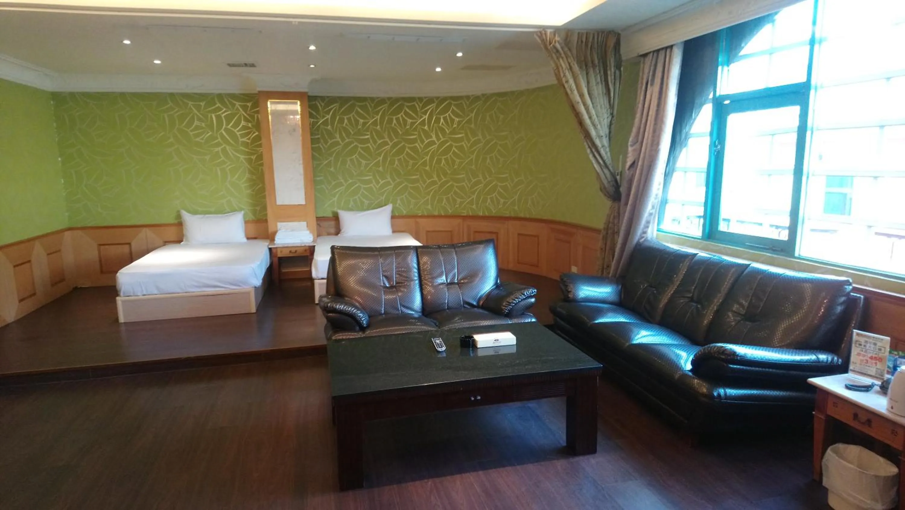 Bed in Roman Vacation Motel