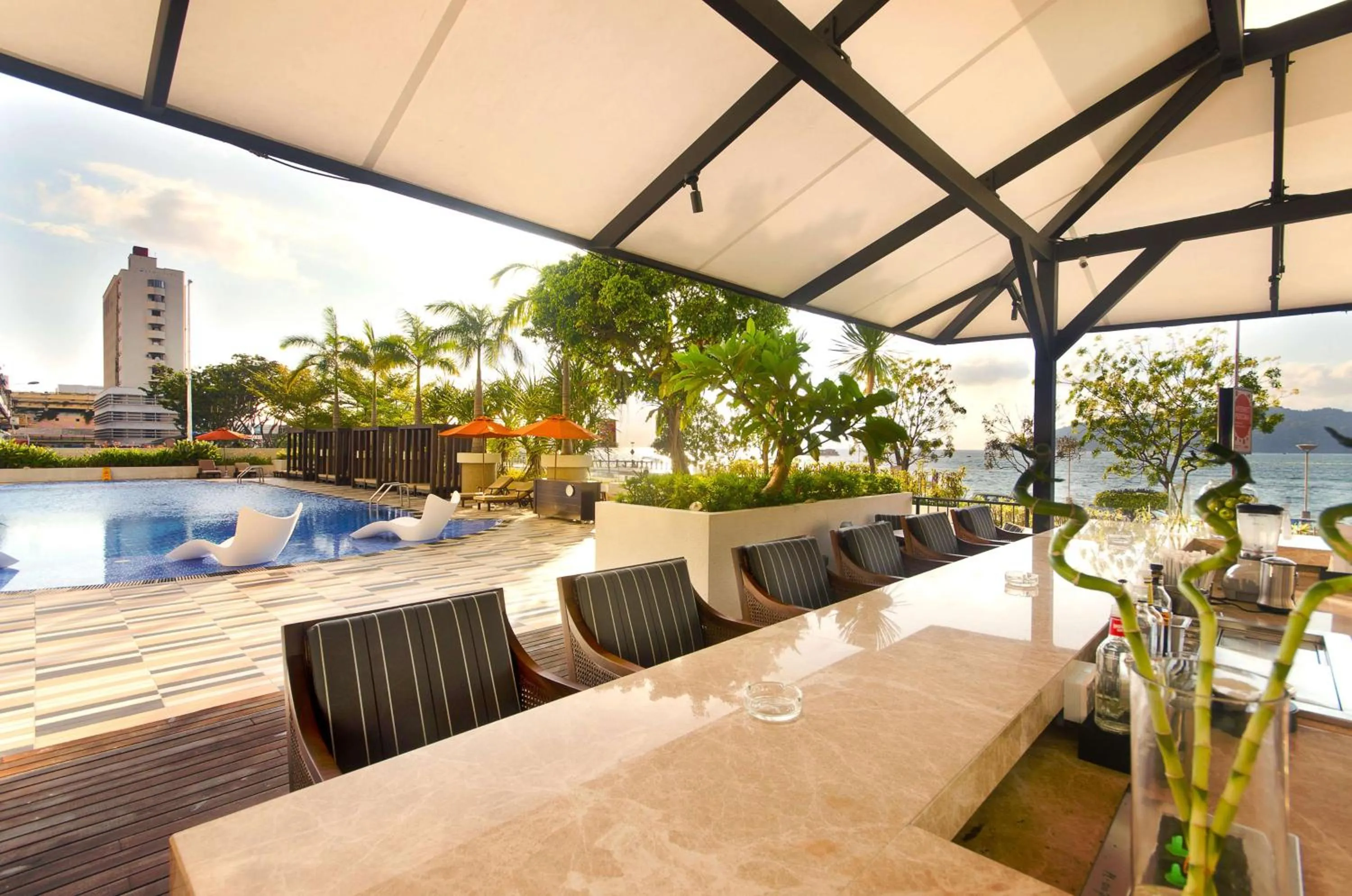 Lounge or bar in Hyatt Regency Kinabalu