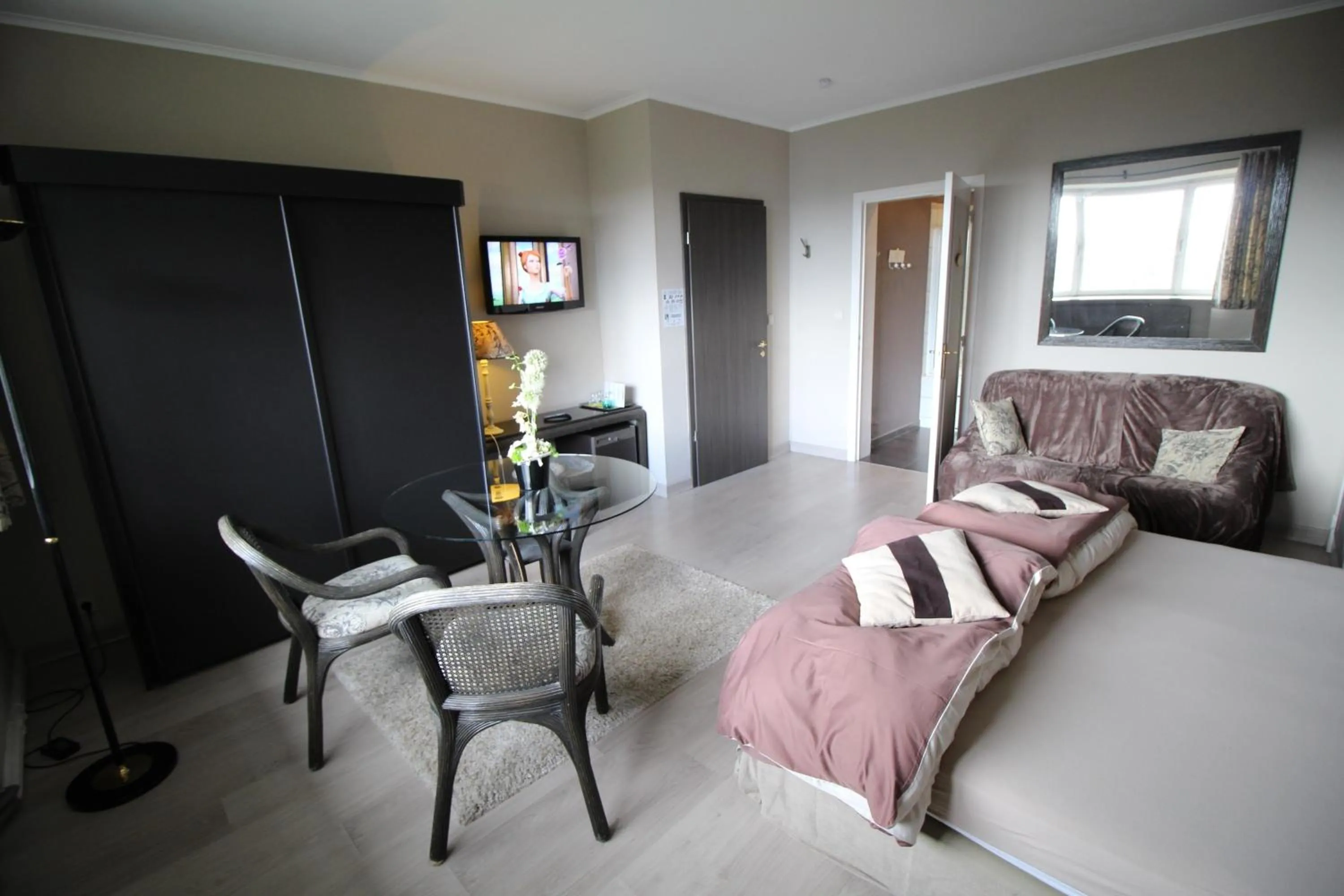 Photo of the whole room, Bed in Les Alisiers