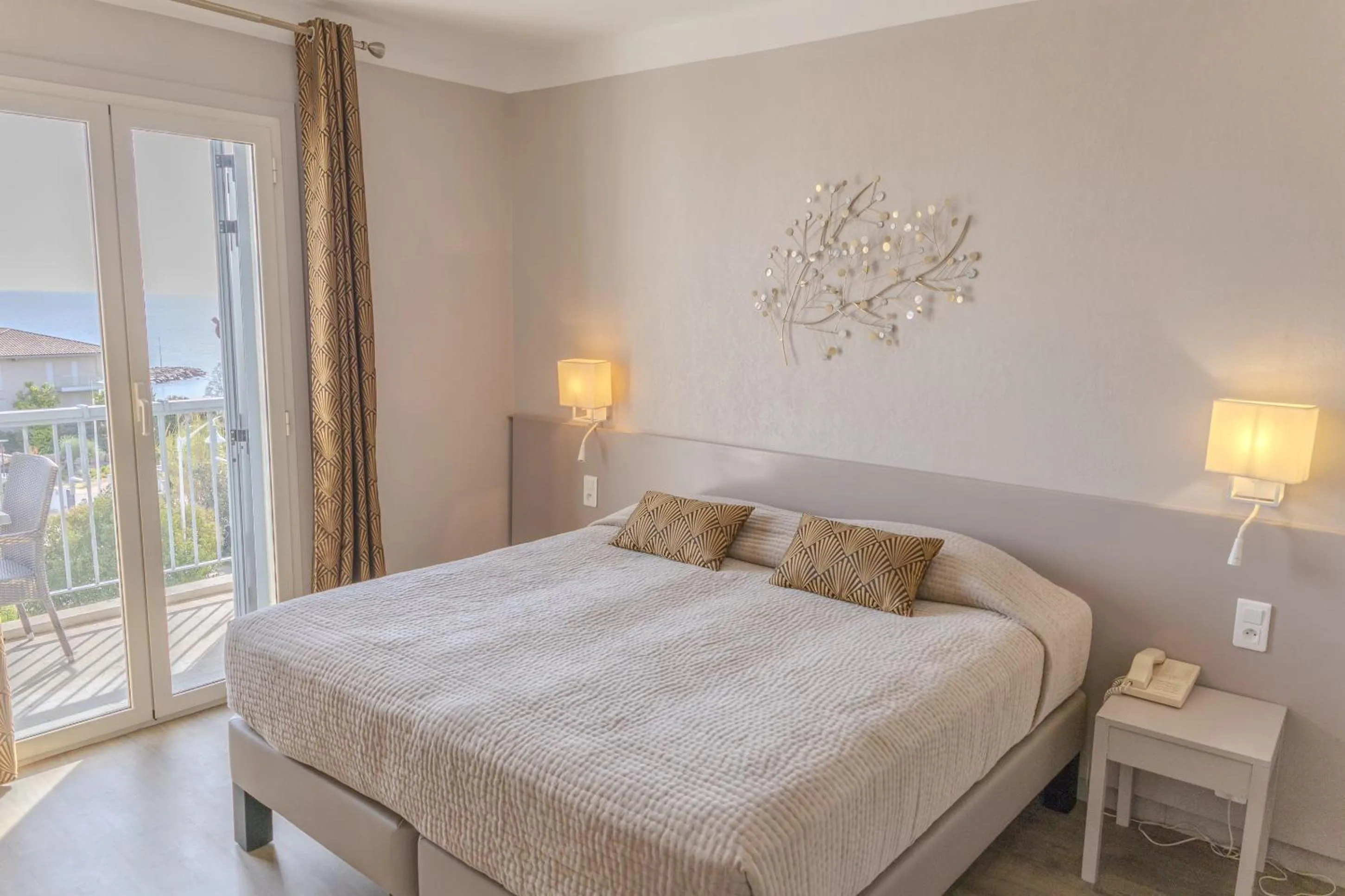Sea view, Bed in Hotel Maquis et Mer