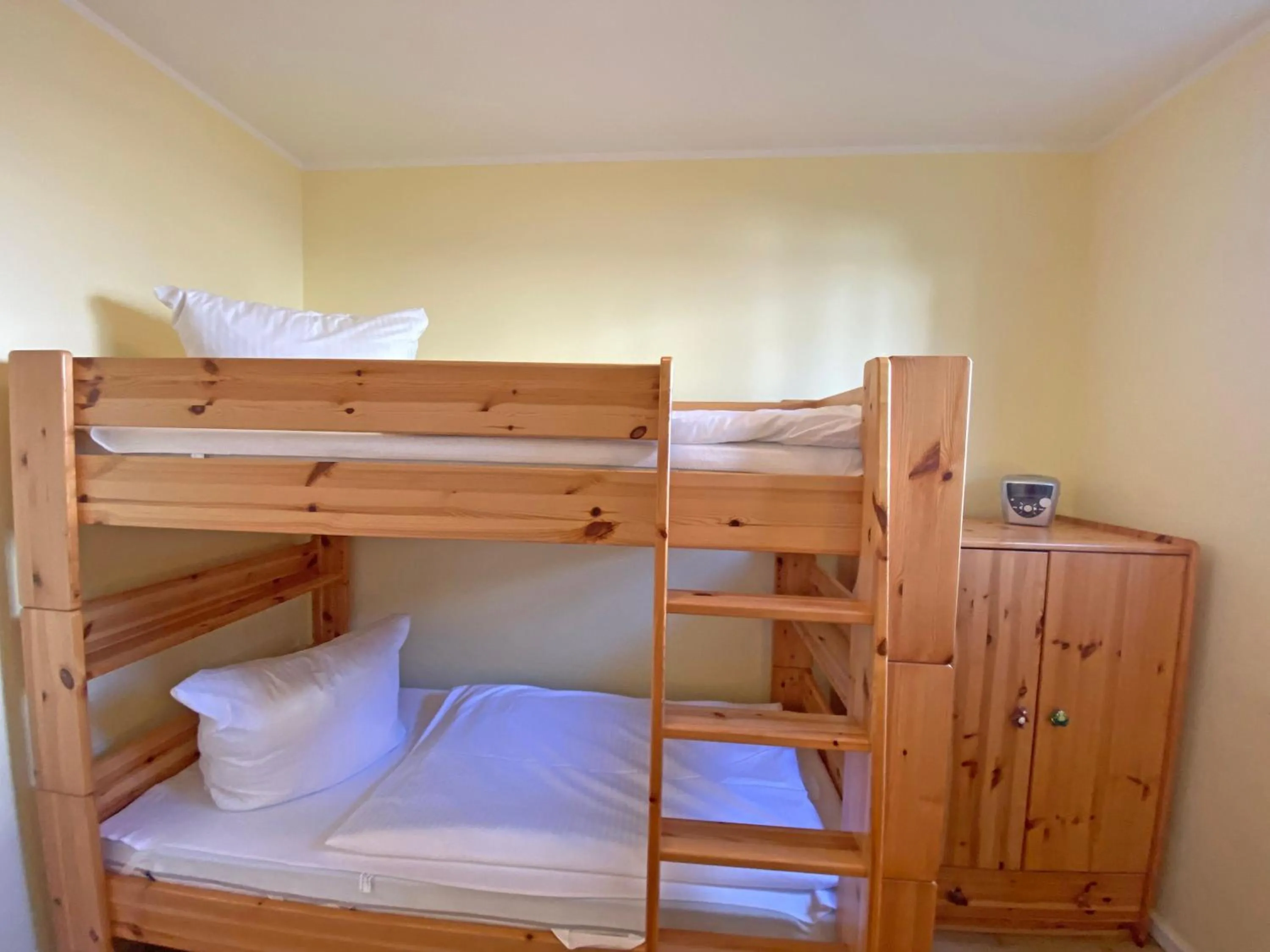 Bed in Villa Annika - Whg 10 mit Westbalkon