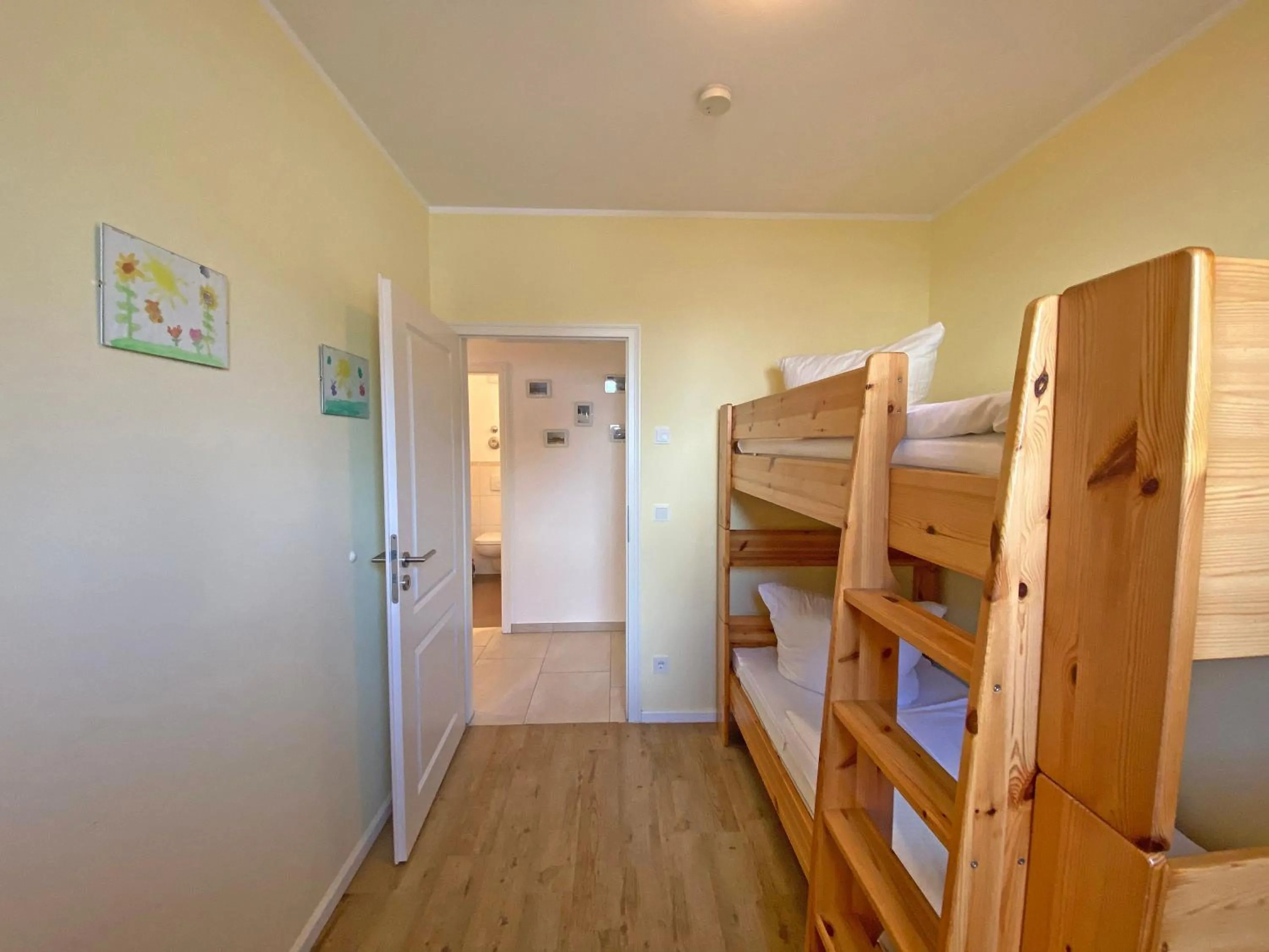 Bed in Villa Annika - Whg 10 mit Westbalkon