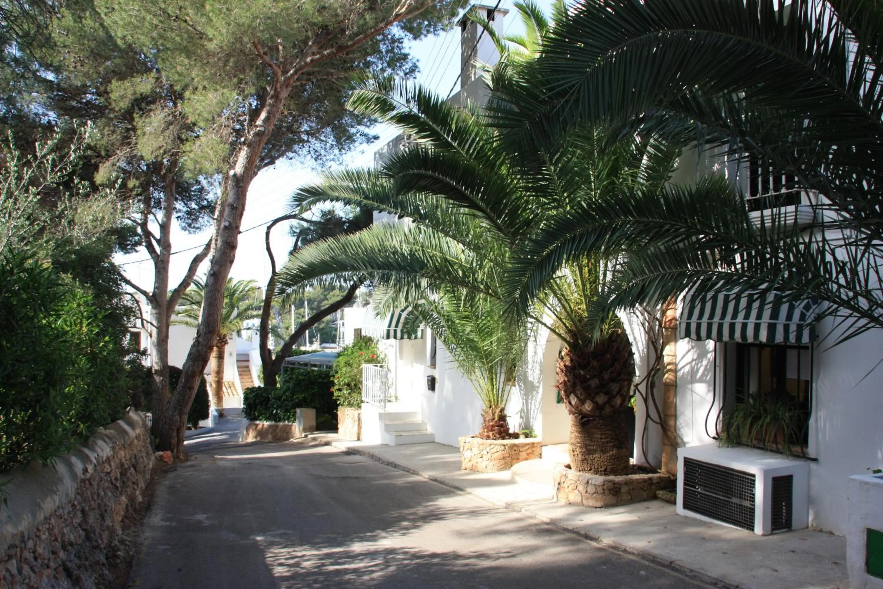 Facade/entrance in Fowlers Hotel