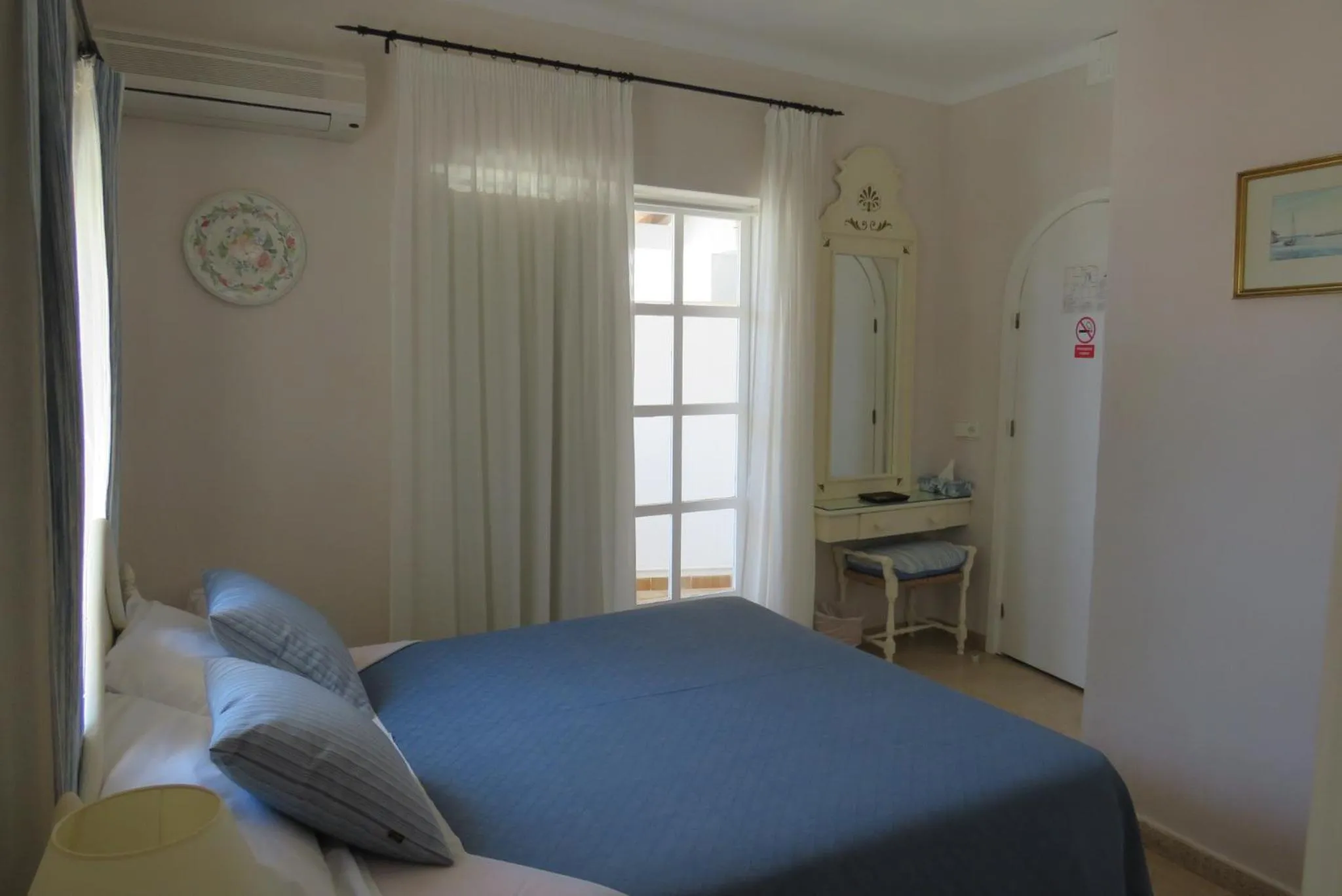 Bedroom, Bed in Fowlers Hotel