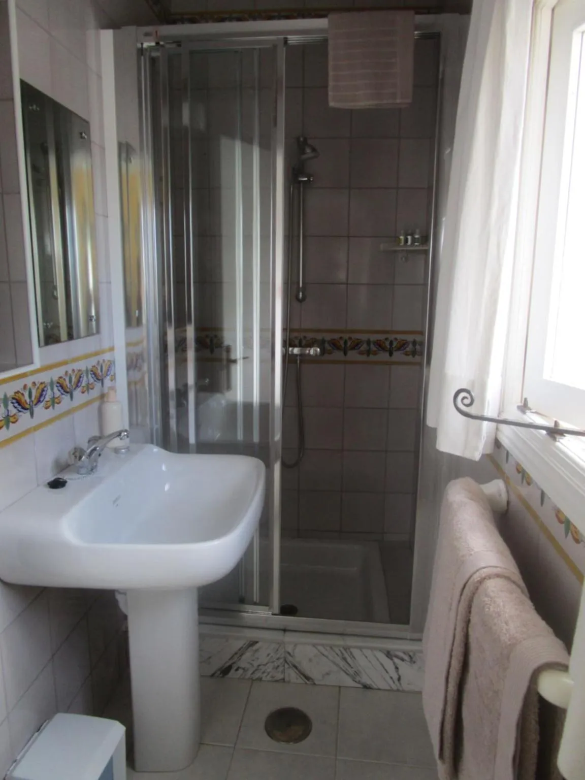 Bathroom in Fowlers Hotel