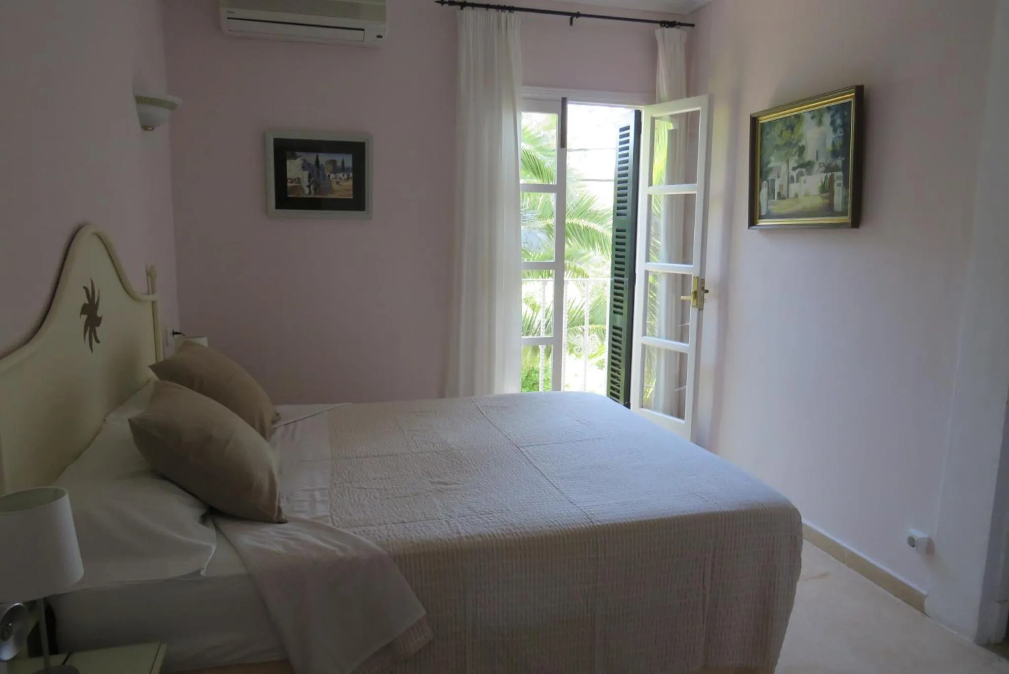 Bedroom, Bed in Fowlers Hotel