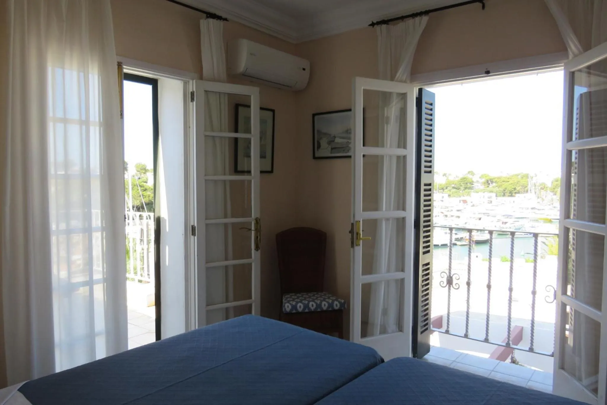 View (from property/room), Bed in Fowlers Hotel