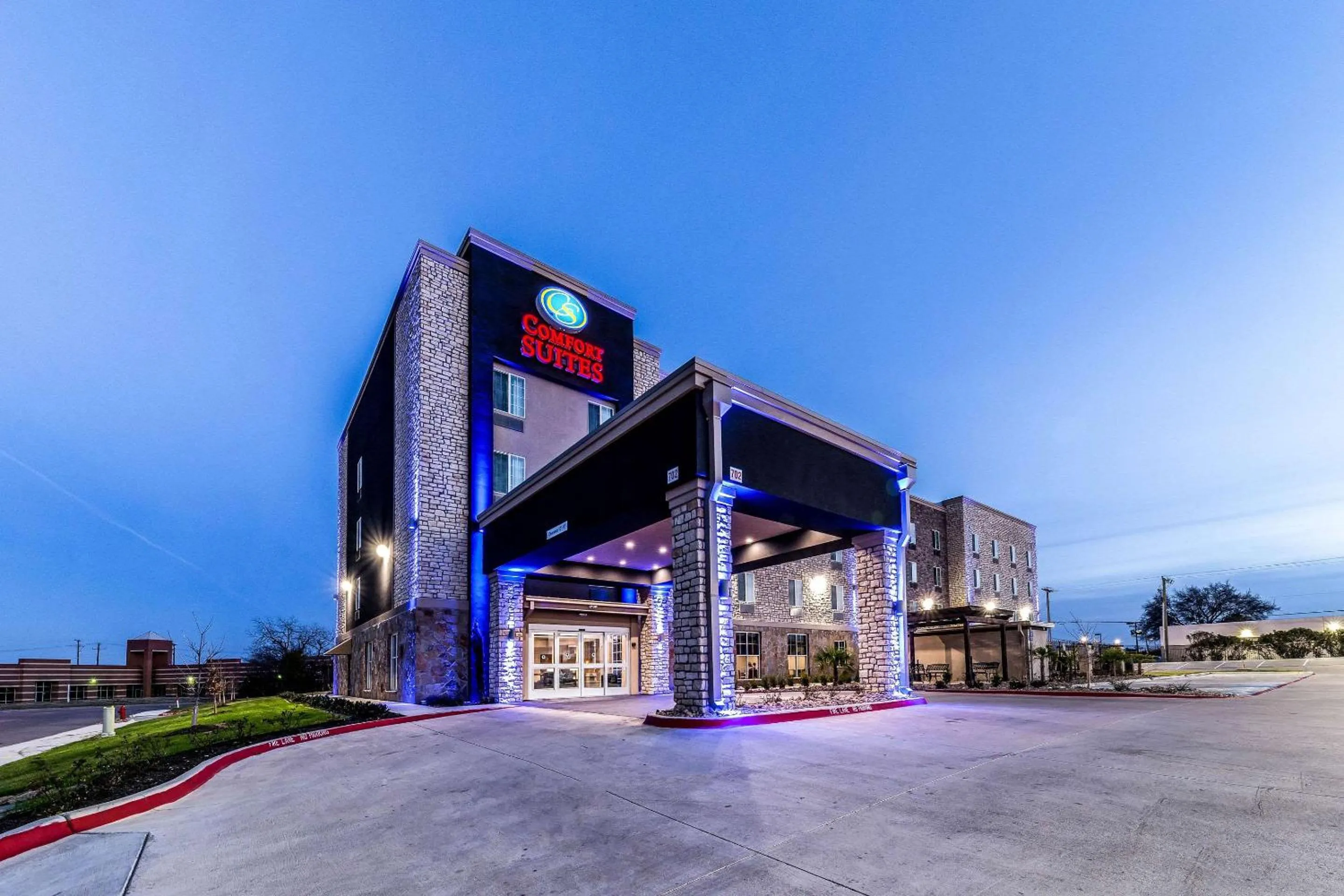 Property building in Comfort Suites Grand Prairie - Arlington North