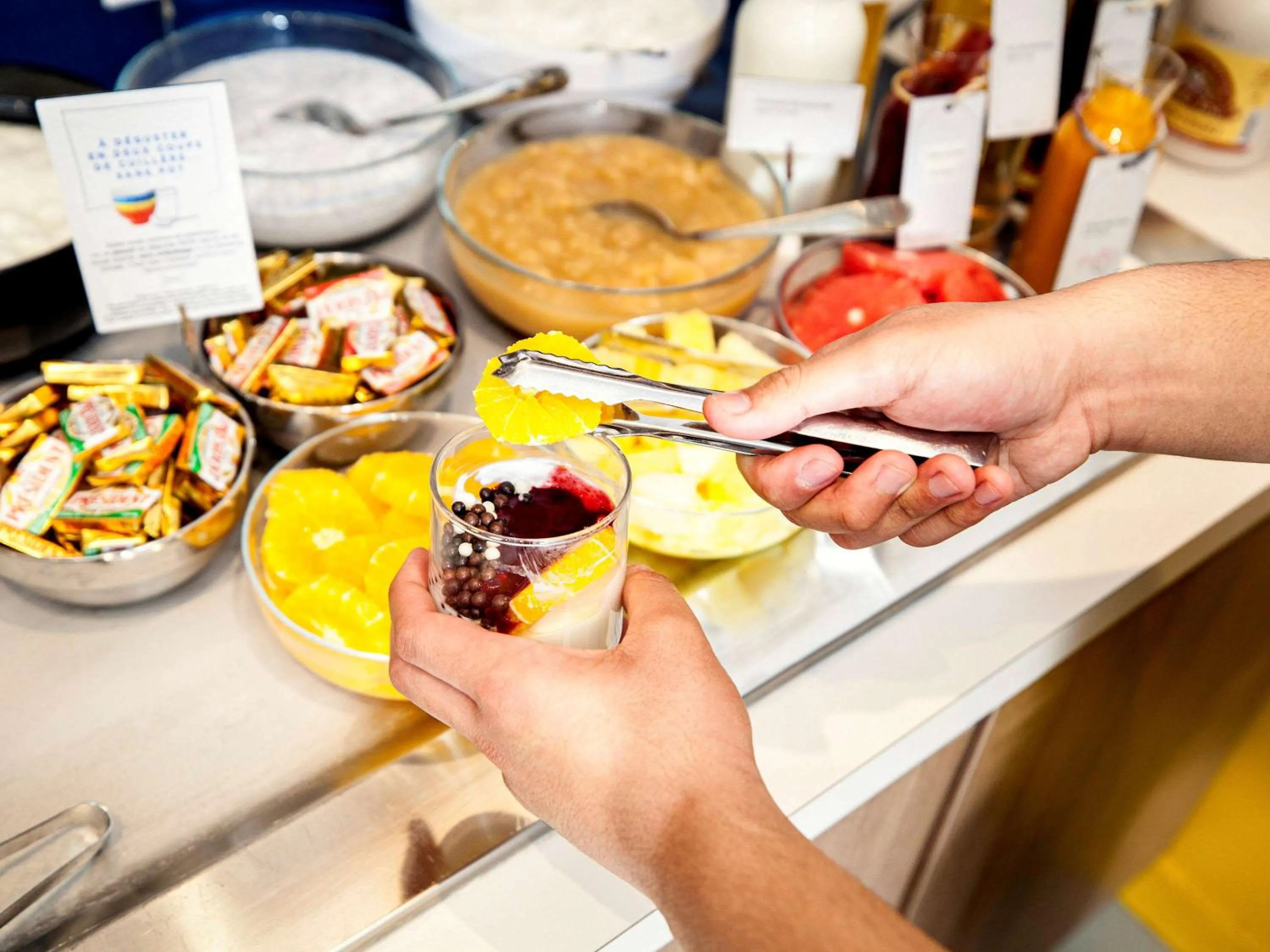 Restaurant/places to eat in ibis Styles Paris Cadet Lafayette